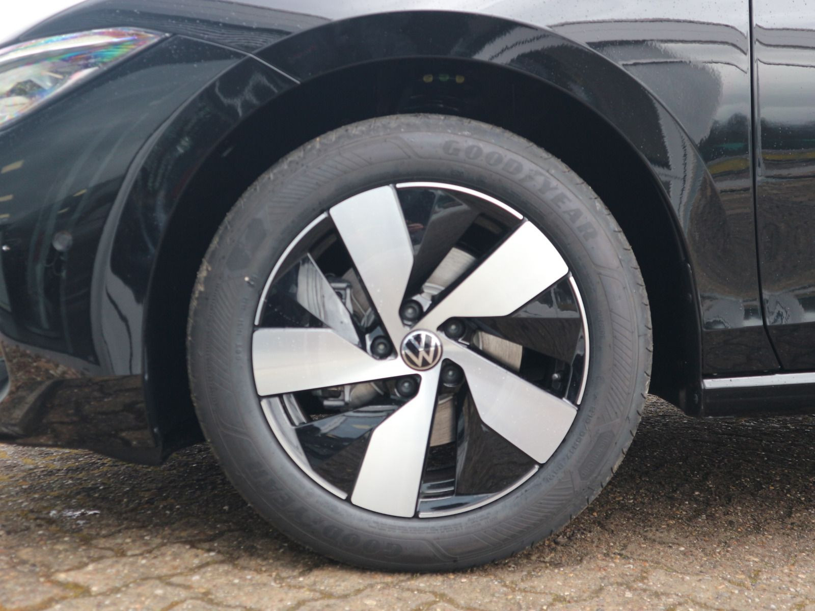 Fahrzeugabbildung Volkswagen Passat Business 1,5 eTSI OPF (150 PS) DSG *WINTERRÄDER*LED MATRIX*NAVI*