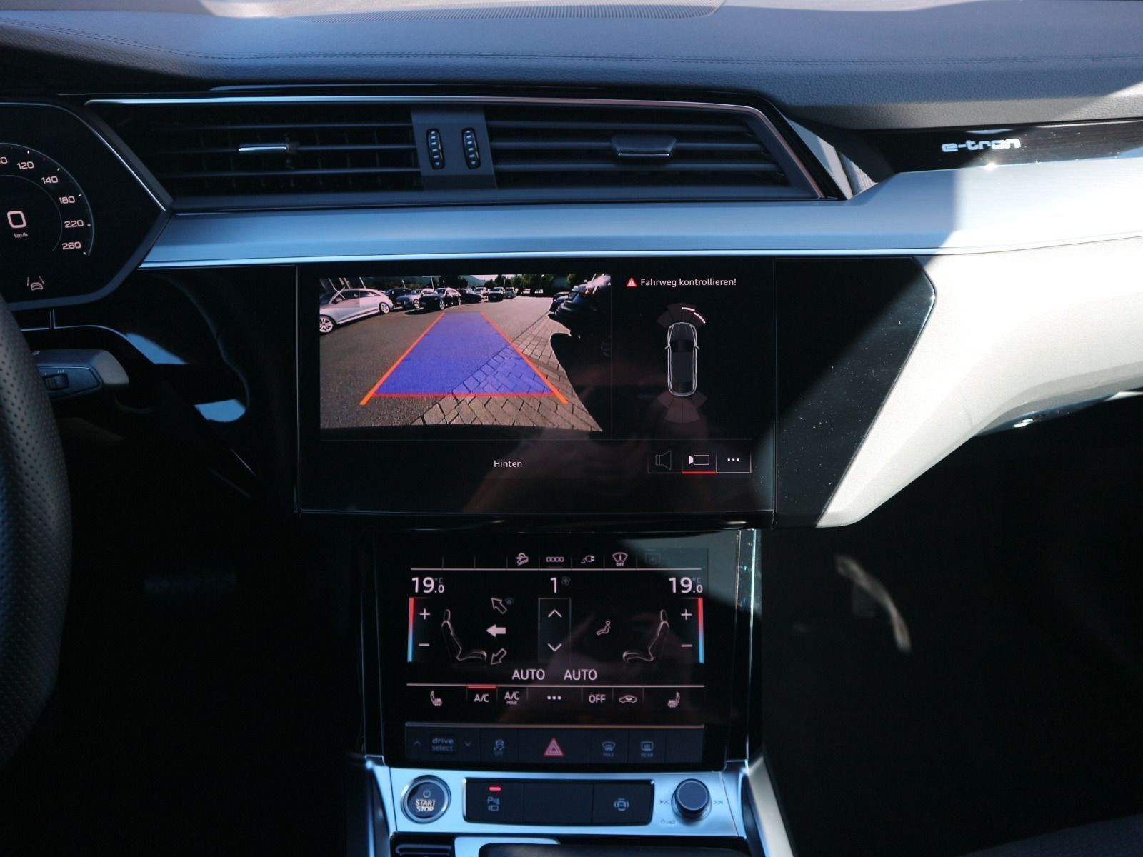 Fahrzeugabbildung Audi e-tron Sportback advanced 55 quattro ACC*AHK*RFK