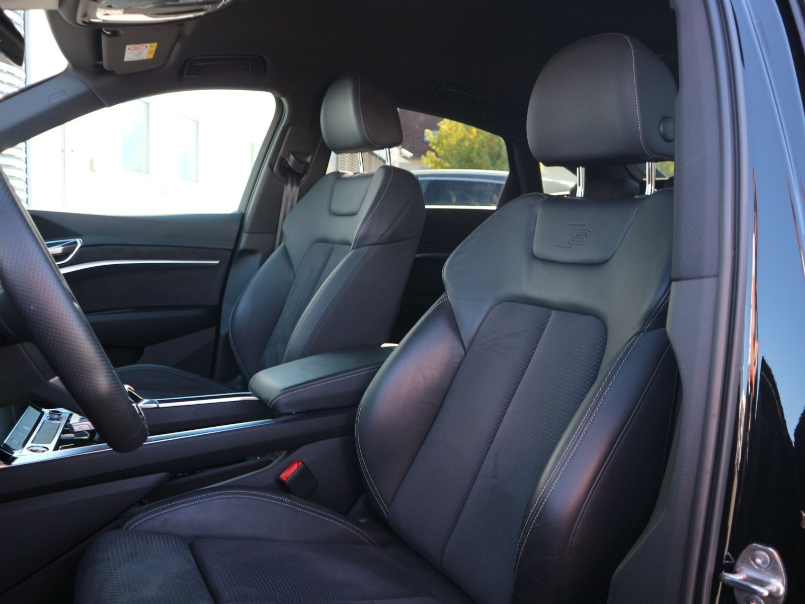 Fahrzeugabbildung Audi e-tron Sportback advanced 55 quattro ACC*AHK*RFK
