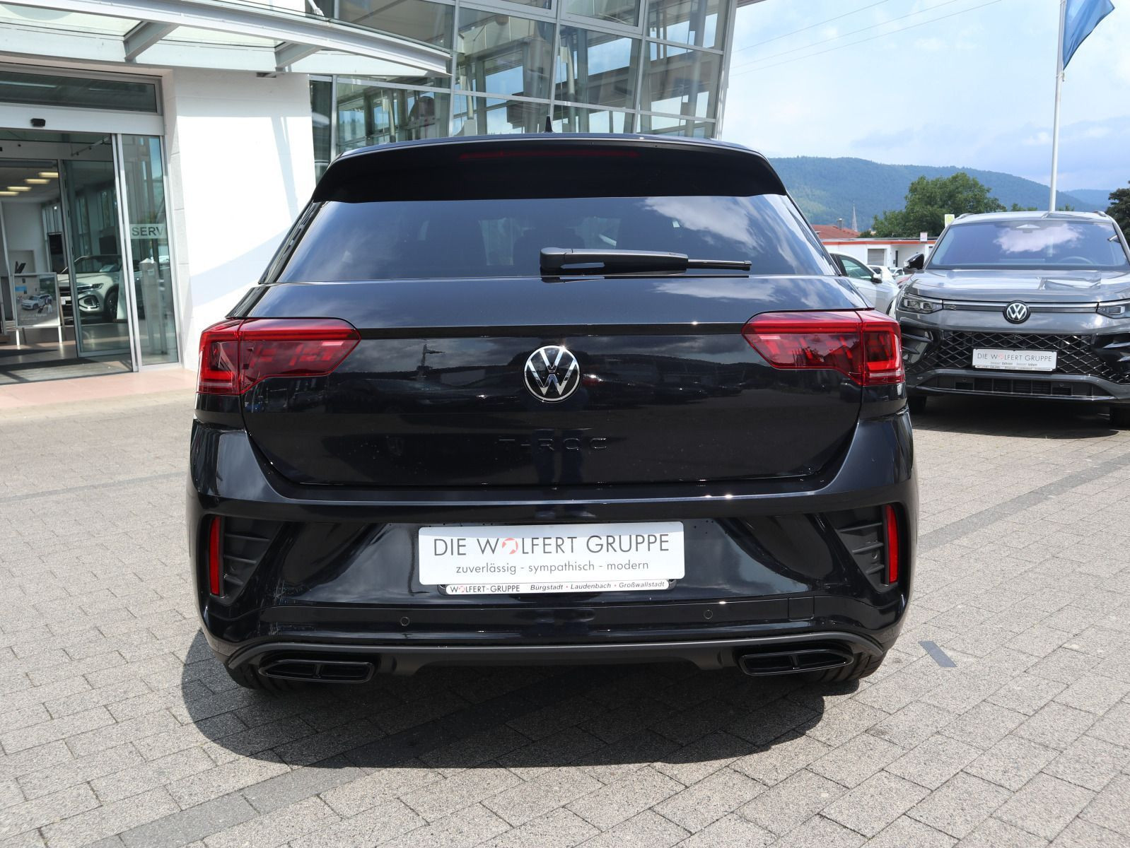 Fahrzeugabbildung Volkswagen T-Roc R-Line 2.0 TDI SCR (150PS) DSG *AHK*WINTERRÄDER*BLACKSTYLE*19 ZOLL*