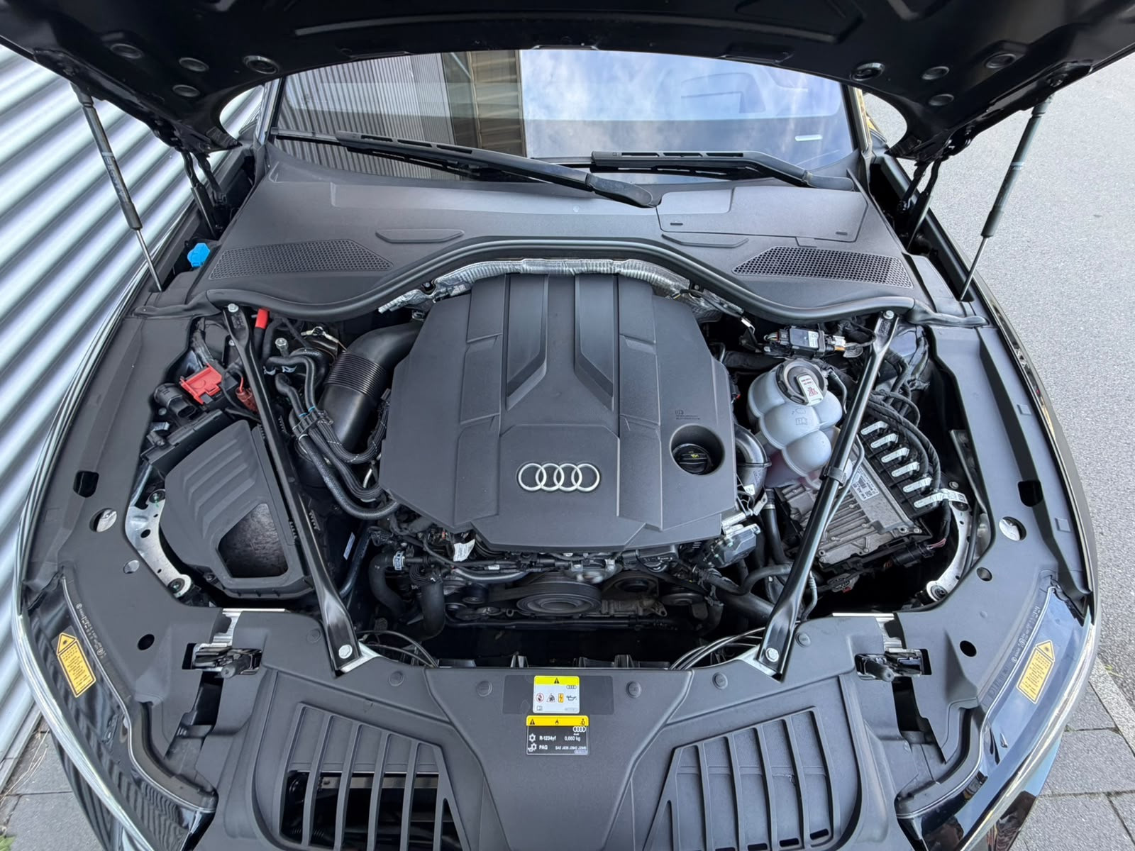 Fahrzeugabbildung Audi A8 50 TDI QUATTRO+WINTERRÄDER+LASERLICHT+PANORAM