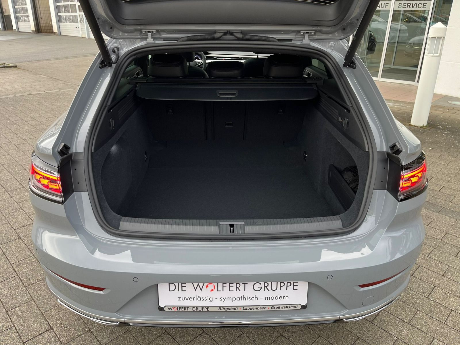 Fahrzeugabbildung Volkswagen Arteon Shooting Brake R-Line 2,0 TDI SCR 4MOTION (200 PS) DSG*AHK*Harman Kardon*Standheizung*