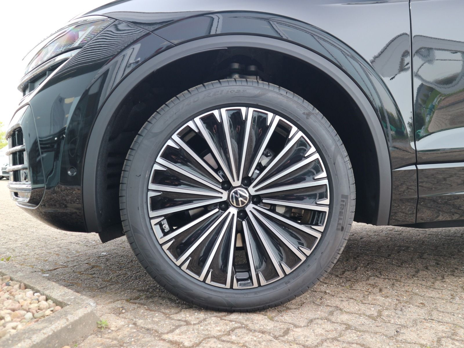 Fahrzeugabbildung Volkswagen Touareg Elegance V6 TDI 4M FINAL EDITION PANO AHK LUFT