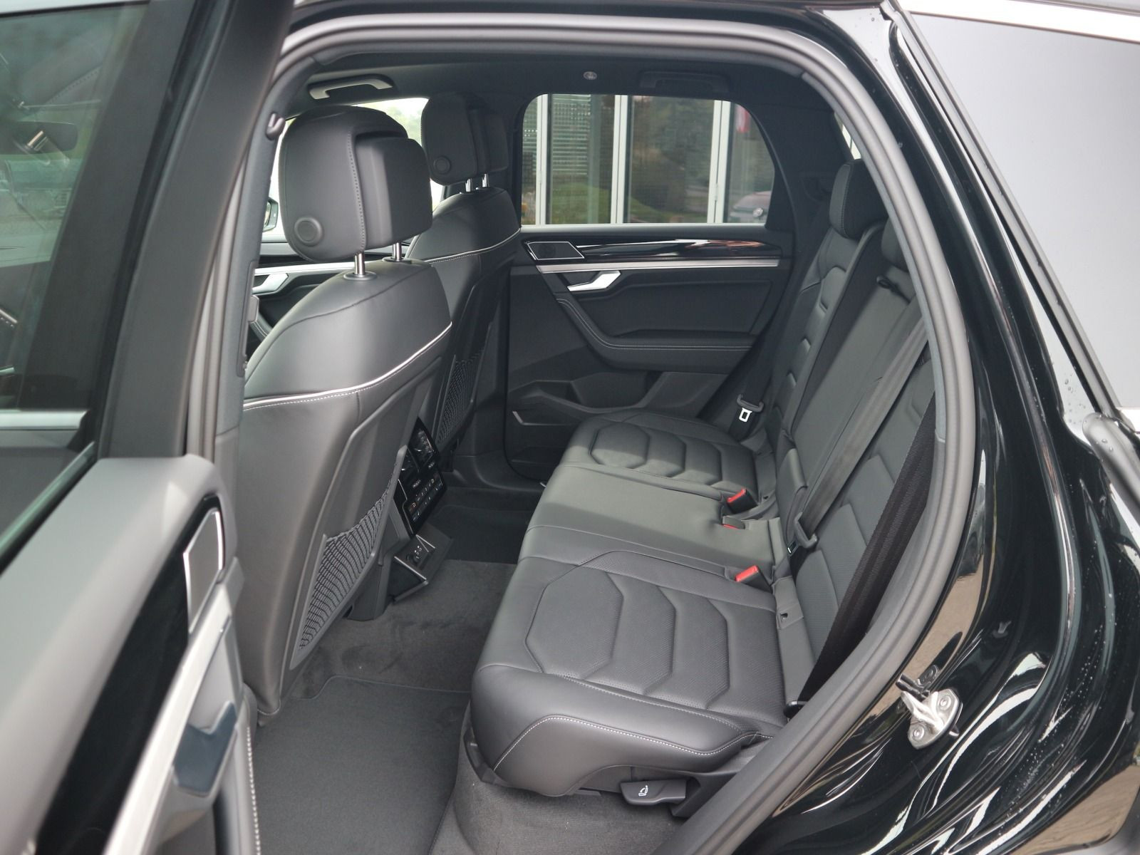Fahrzeugabbildung Volkswagen Touareg Elegance V6 TDI 4M FINAL EDITION PANO AHK LUFT