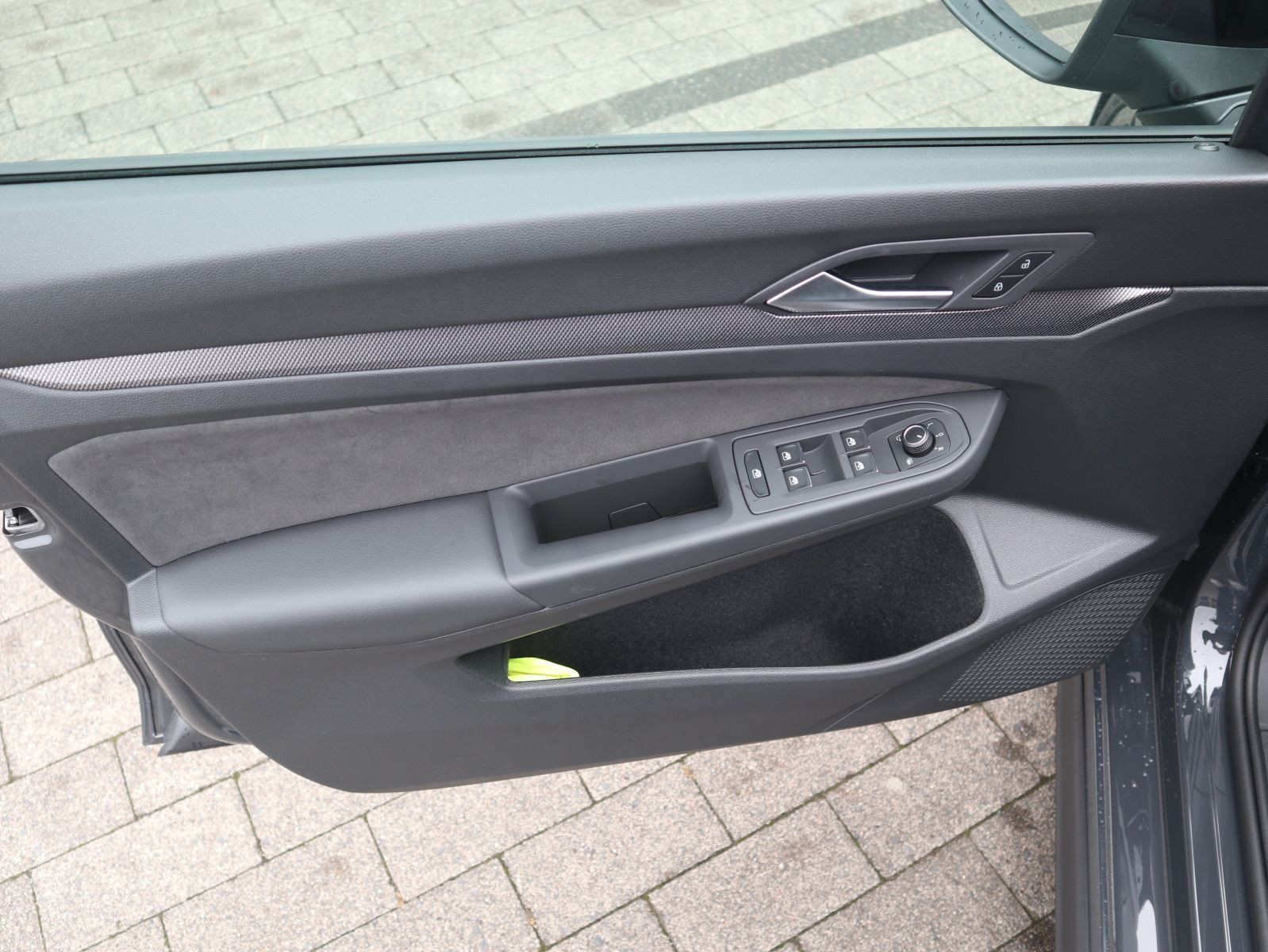 Fahrzeugabbildung Volkswagen Golf GTI 2,0 TSI OPF (265 PS) DSG *AHK*STANDHZG*BLACKSTYLE