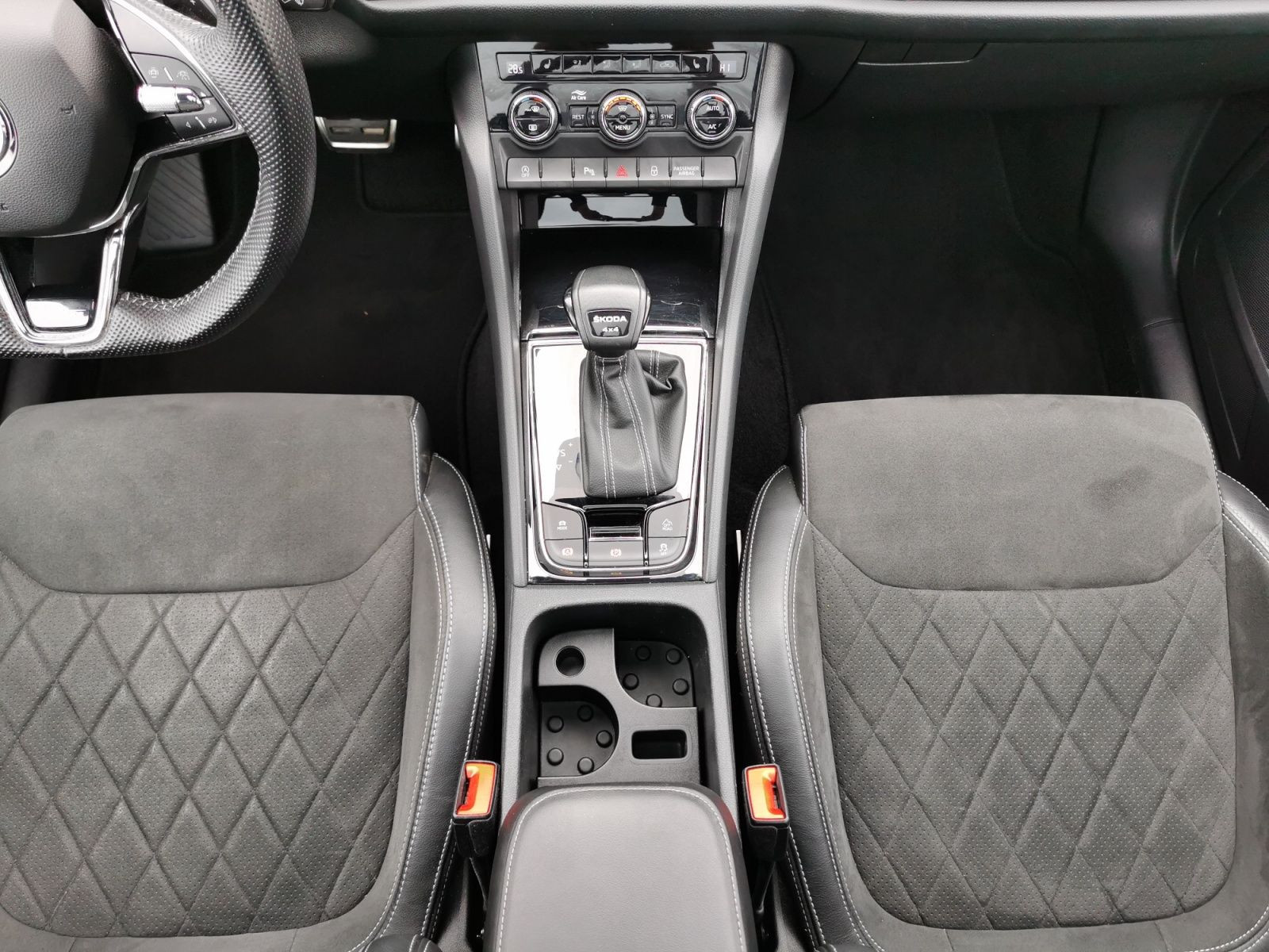 Fahrzeugabbildung SKODA Kodiaq 2.0 TDI Sportline 4x4 147 kW +PANO+AHK