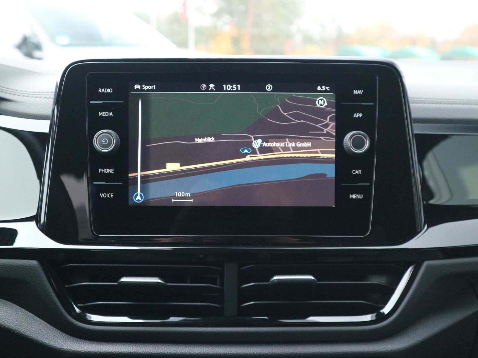 Fahrzeugabbildung Volkswagen T-Roc R-Line 2.0 TDI DSG PANO AHK NAVI ACC