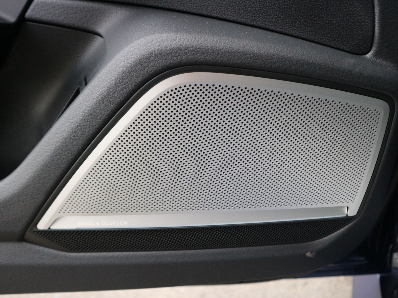 Fahrzeugabbildung Audi RS 6 Avant performance tiptronic*NAVARRABLAU MATT*