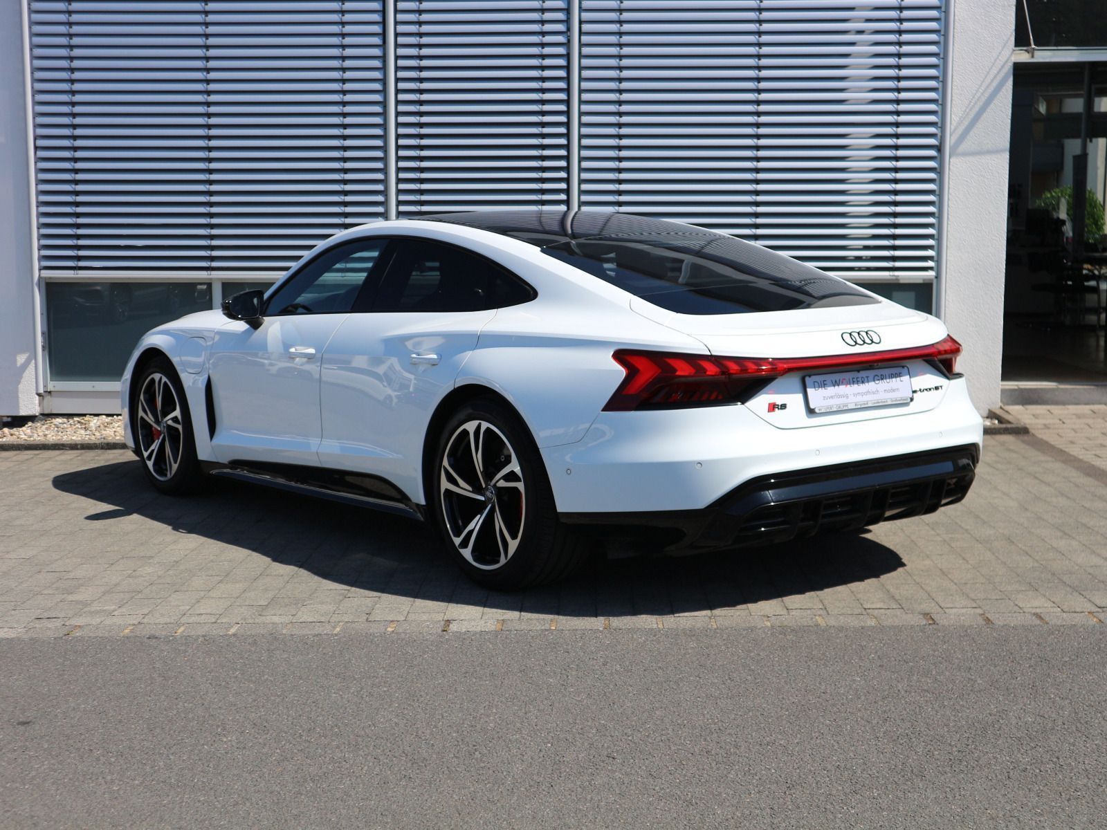 Fahrzeugabbildung Audi RS e-tron GT quattro SITZBELÜFTUNG*ALLRADLENKUNG