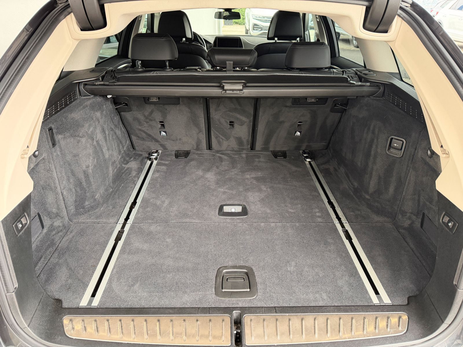 Fahrzeugabbildung BMW 520i Touring Sport Line HIFI KAMERA BUSINESS SITZBELÜFTUNG