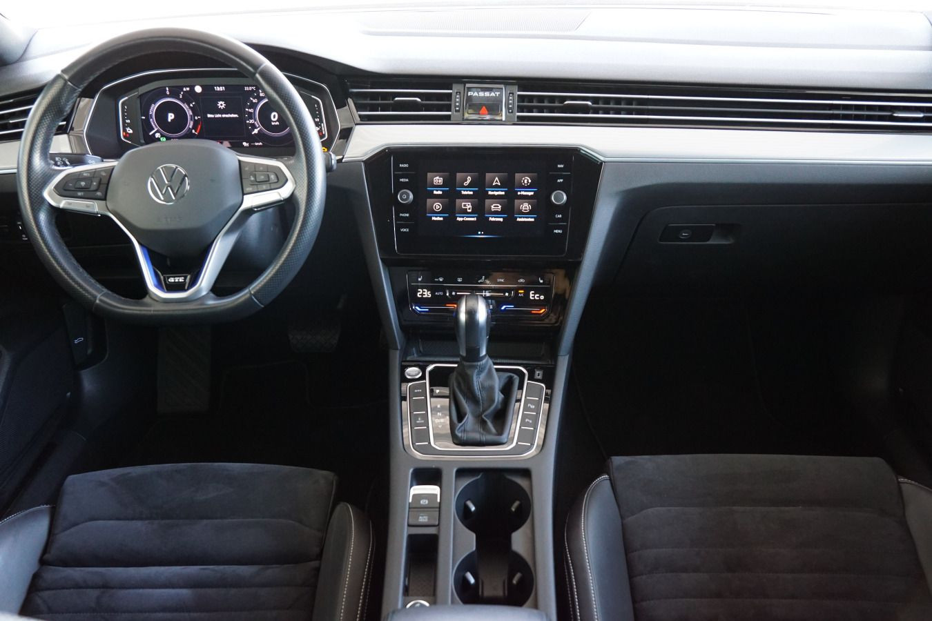 Fahrzeugabbildung Volkswagen Passat Variant GTE 1.4 TSI DSG ACC STDHZ AHK RFK MATRIX
