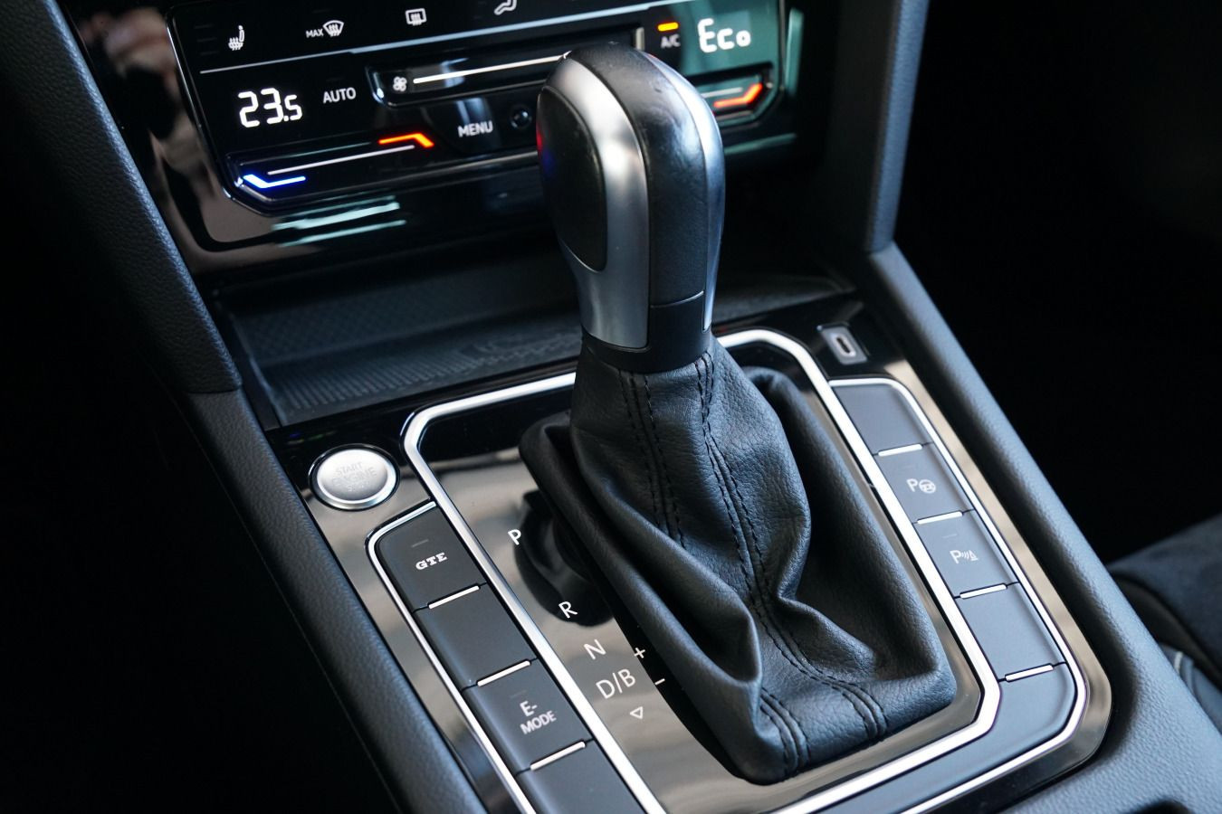 Fahrzeugabbildung Volkswagen Passat Variant GTE 1.4 TSI DSG ACC STDHZ AHK RFK MATRIX