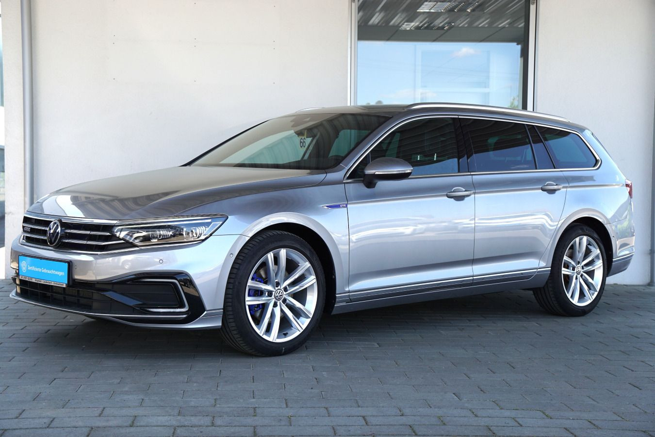 Fahrzeugabbildung Volkswagen Passat Variant GTE 1.4 TSI DSG ACC STDHZ AHK RFK MATRIX