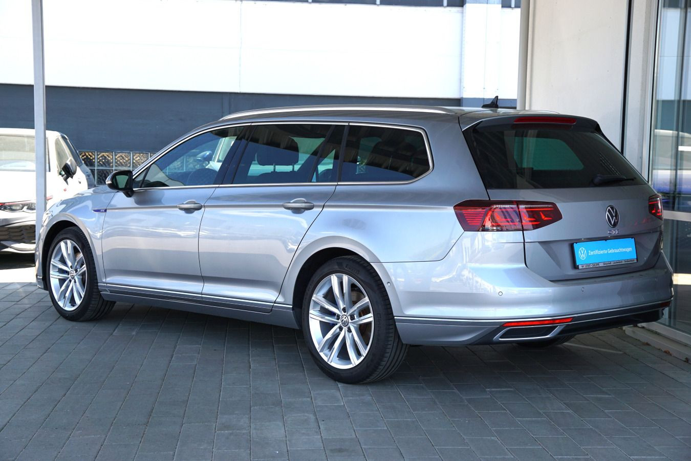 Fahrzeugabbildung Volkswagen Passat Variant GTE 1.4 TSI DSG ACC STDHZ AHK RFK MATRIX