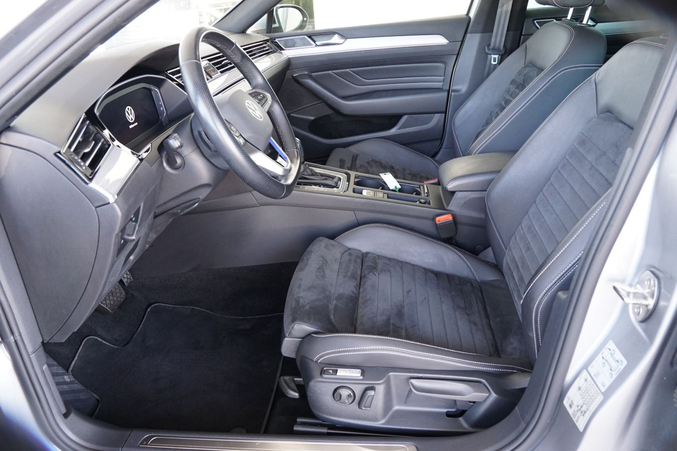 Fahrzeugabbildung Volkswagen Passat Variant GTE 1.4 TSI DSG ACC STDHZ AHK RFK MATRIX