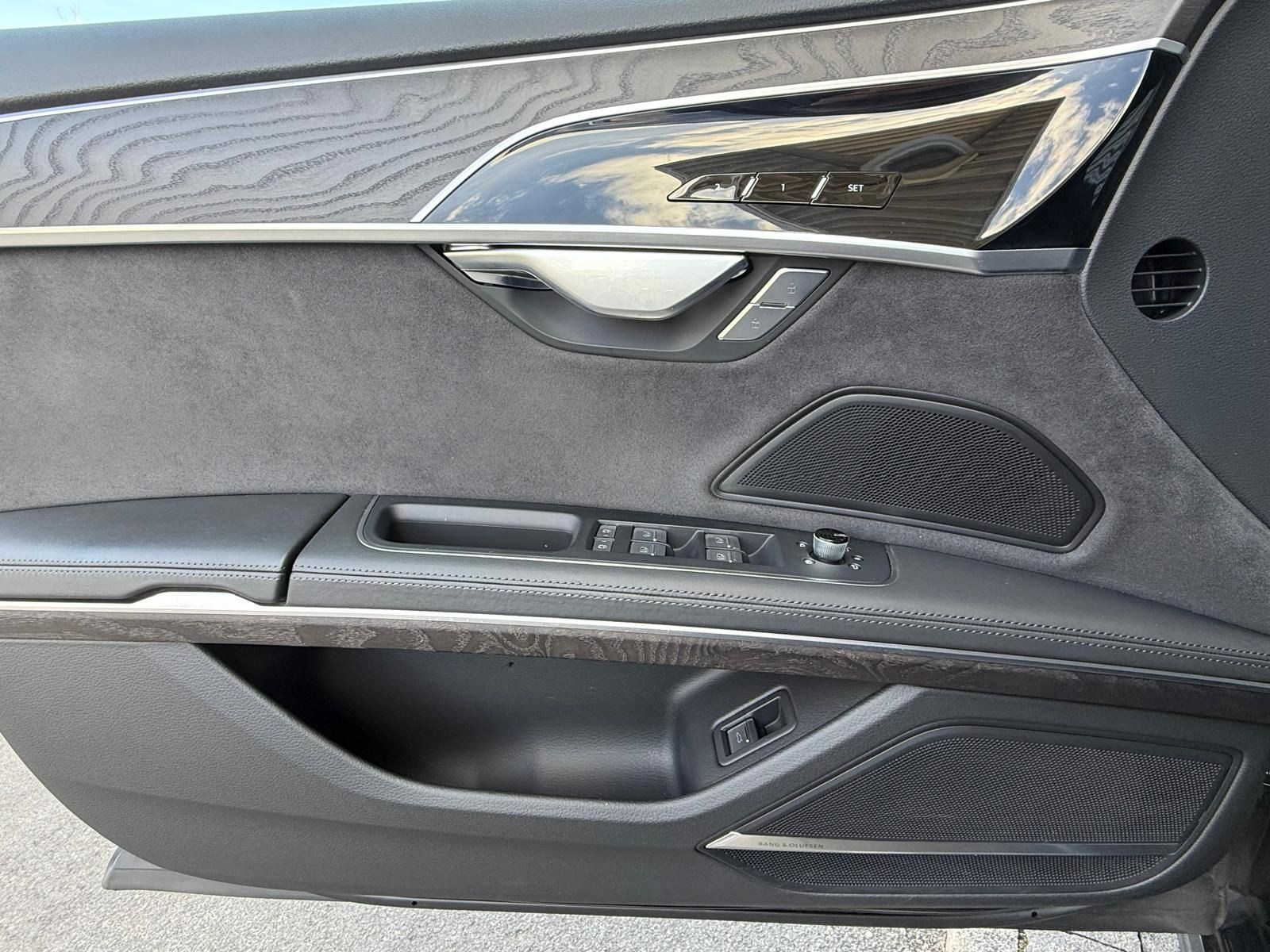 Fahrzeugabbildung Audi A8 55 TFSI QUATTRO+STANDHZG+360°KAMERA+HD MATRIX