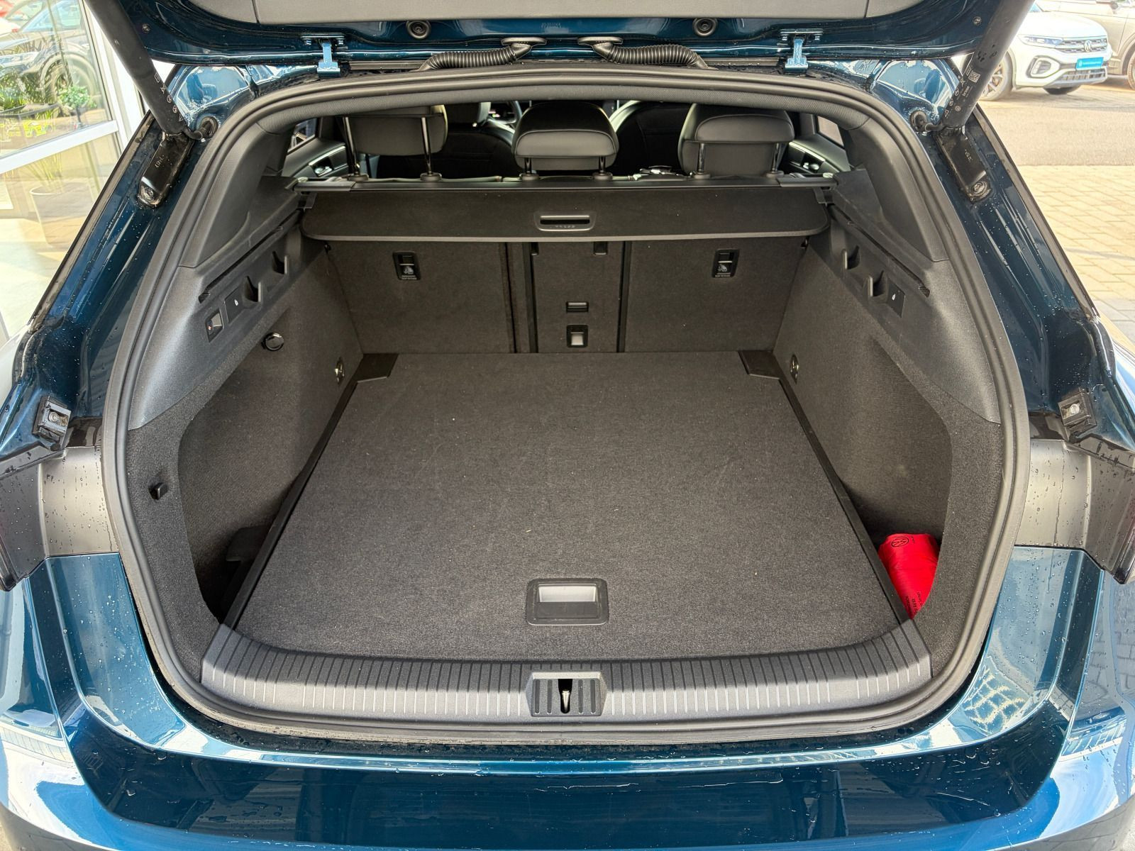 Fahrzeugabbildung Volkswagen ID.7 Tourer GTX 4M PANO AHK WÄPU DCC 360° RFK