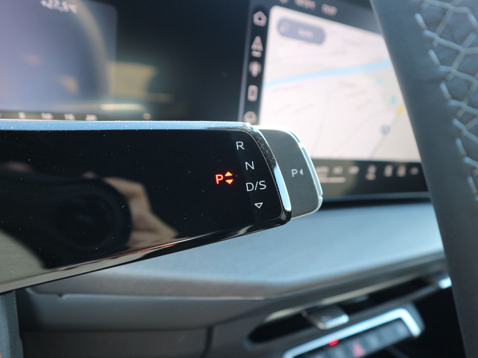 Fahrzeugabbildung Audi Q3 SUV TFSI quattro S line S tronic*ACC*AHK*LED*