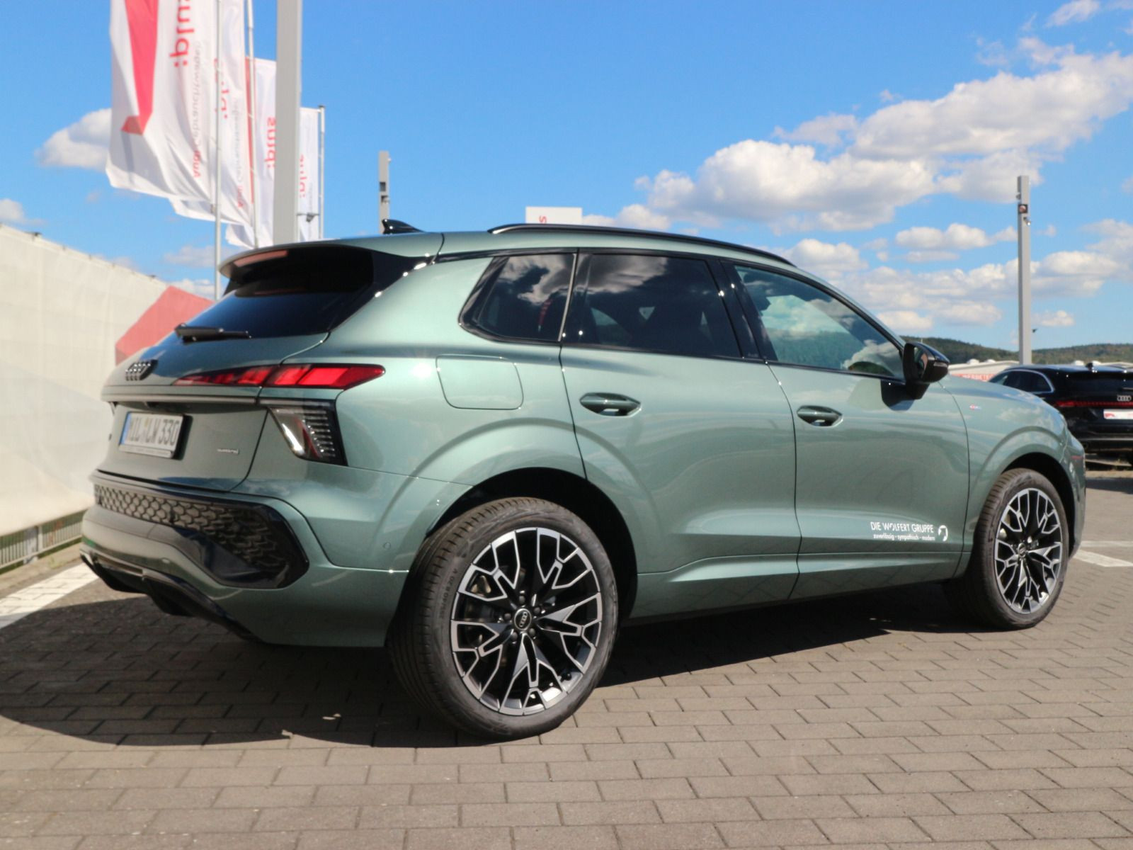 Fahrzeugabbildung Audi Q3 SUV TFSI quattro S line S tronic*ACC*AHK*LED*