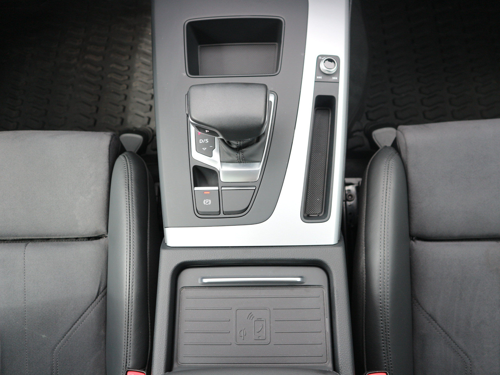 Fahrzeugabbildung Audi Q5 40 TDI quattro advanced AHK*PANO*HUD*RFK*NAVI
