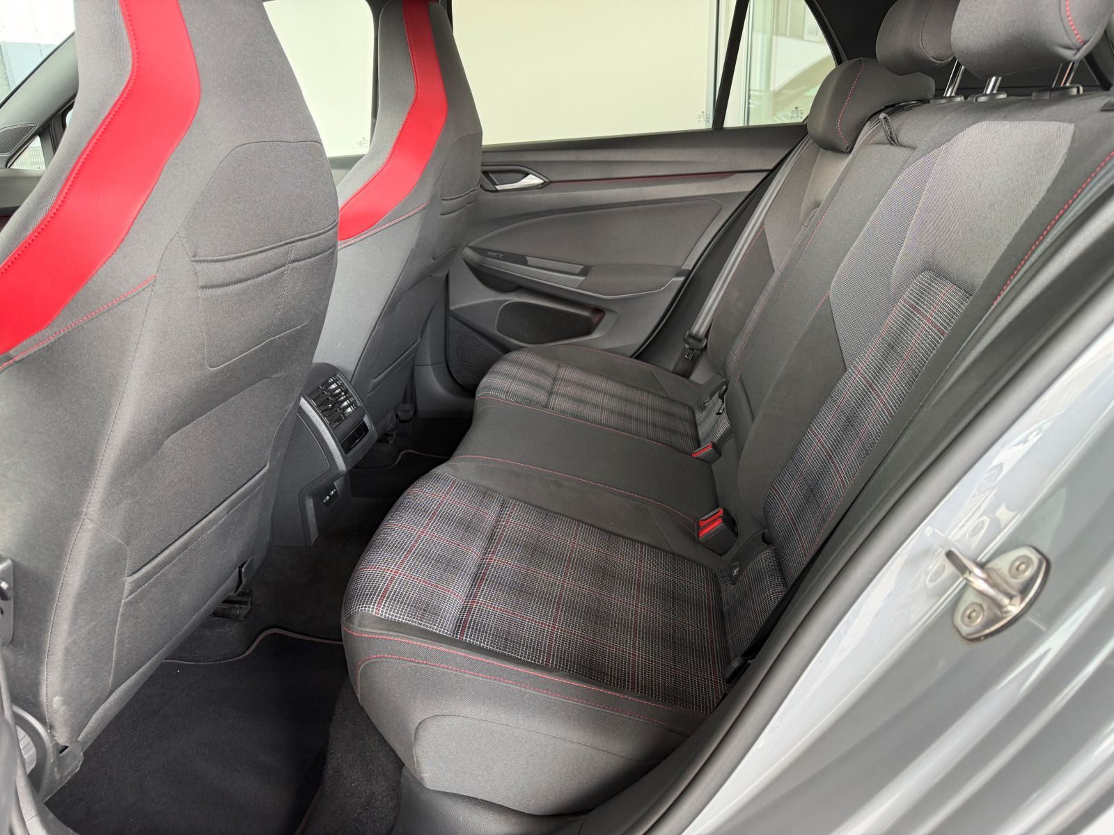 Fahrzeugabbildung Volkswagen Golf GTI 2.0 TSI DSG ACC RFK CARPLAY NAVI 19