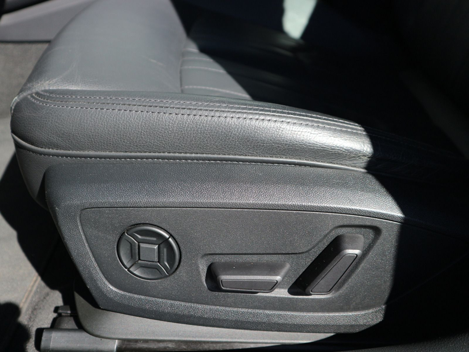 Fahrzeugabbildung Audi A6 Limousine 50 TFSI e quattro 0,5%*RFK*LED*ACC