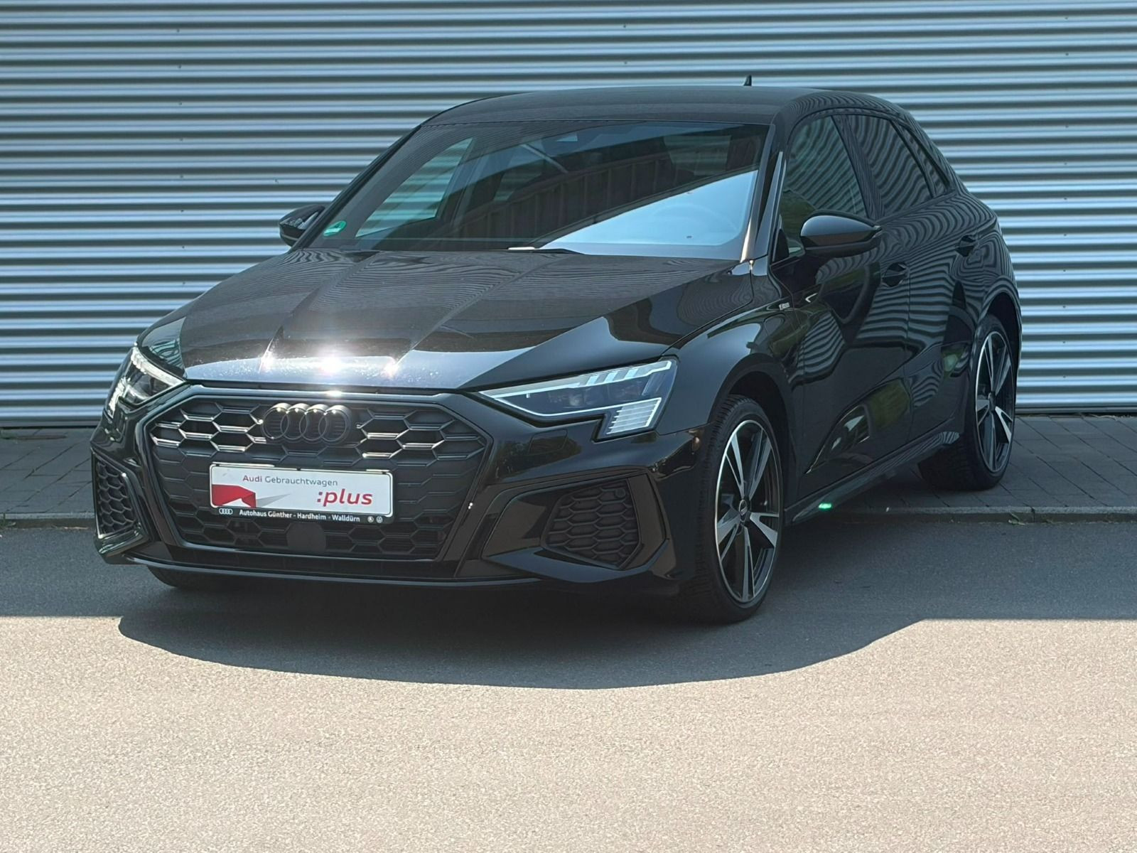 Fahrzeugabbildung Audi A3 Sportback 45 TFSIe S LINE+AHK+KAMERA+MATRIX+