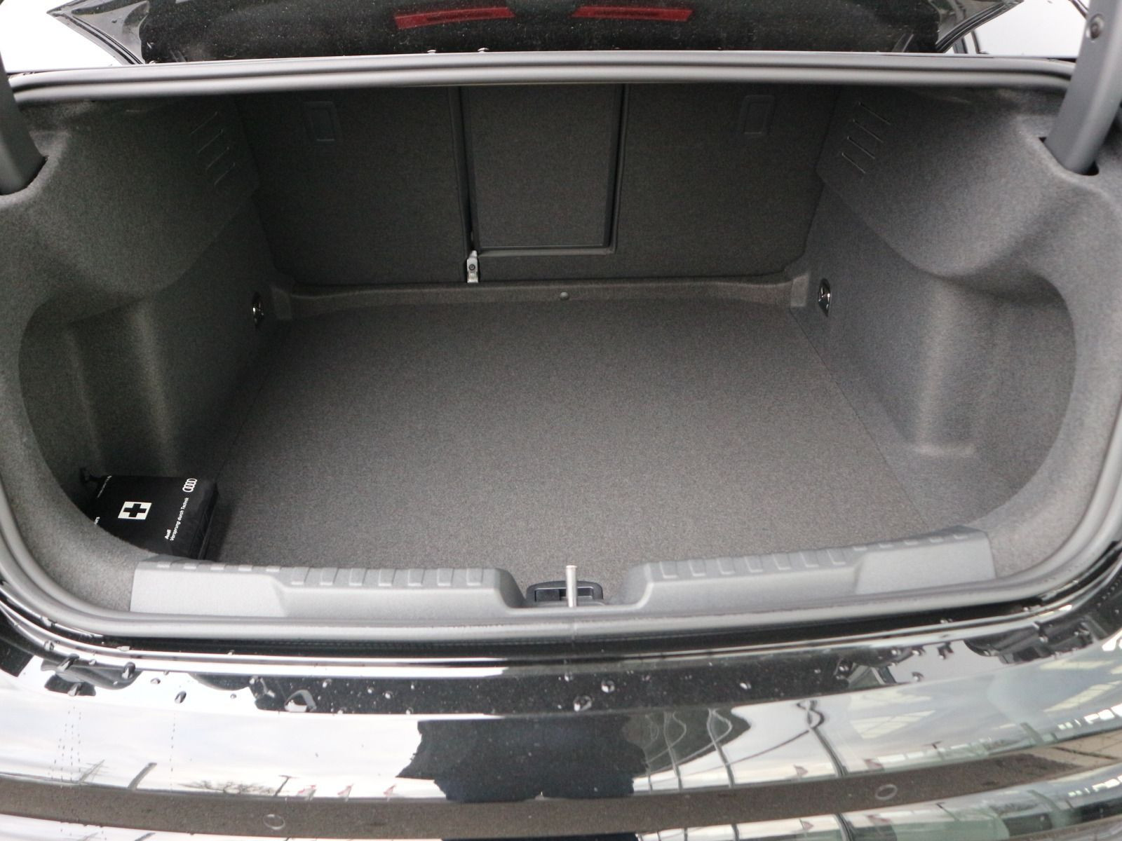 Fahrzeugabbildung Audi A3 Limousine S line 35 TDI S tronic*AHK*NAVI*