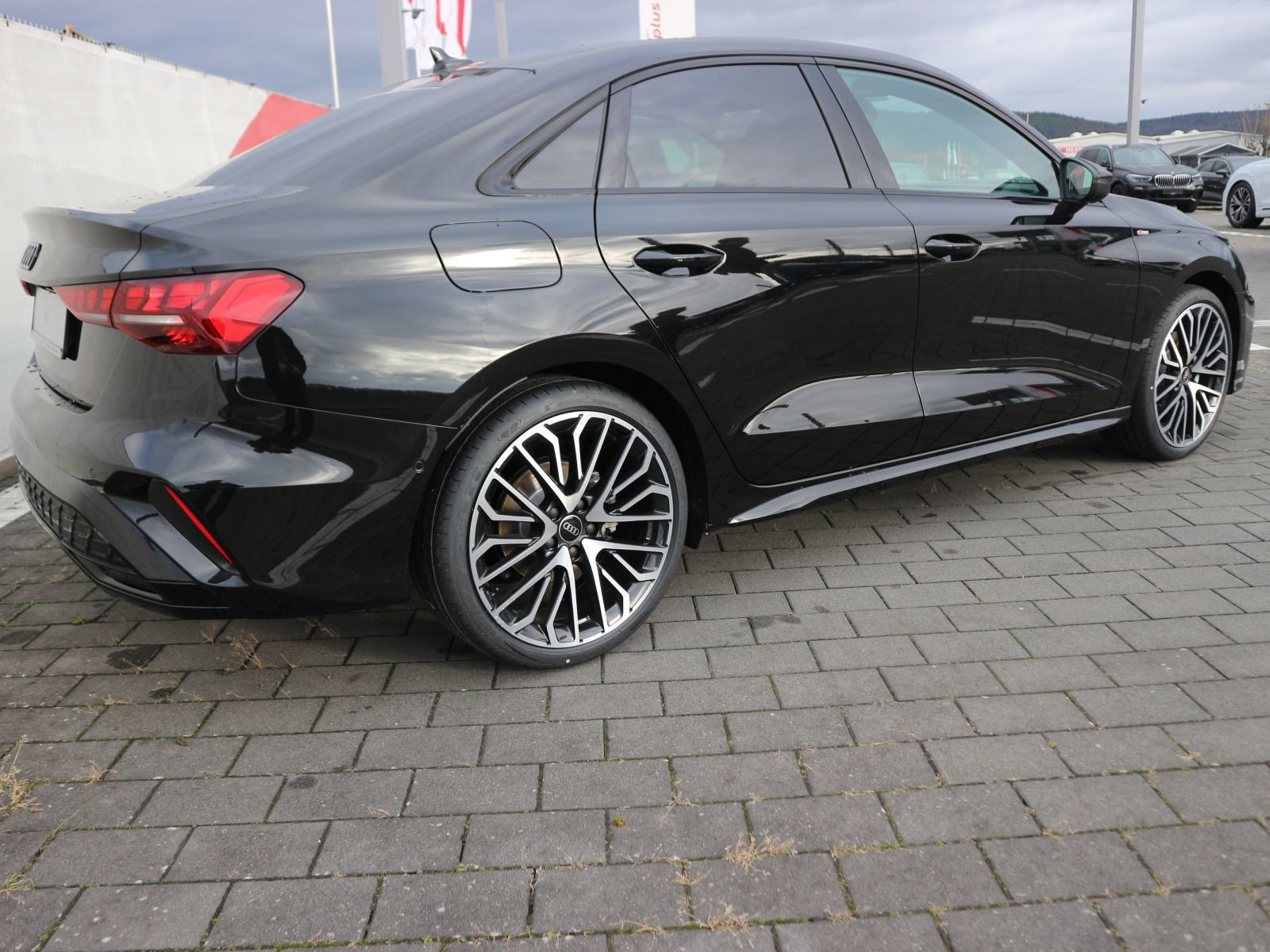 Fahrzeugabbildung Audi A3 Limousine S line 35 TDI S tronic*AHK*NAVI*