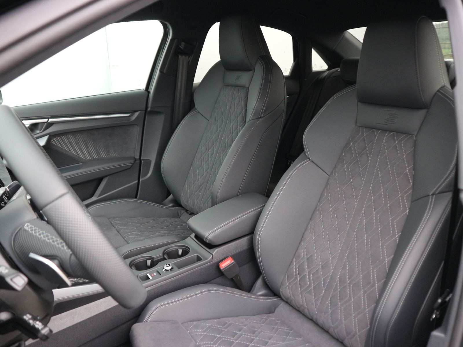 Fahrzeugabbildung Audi A3 Limousine S line 35 TDI S tronic*AHK*NAVI*