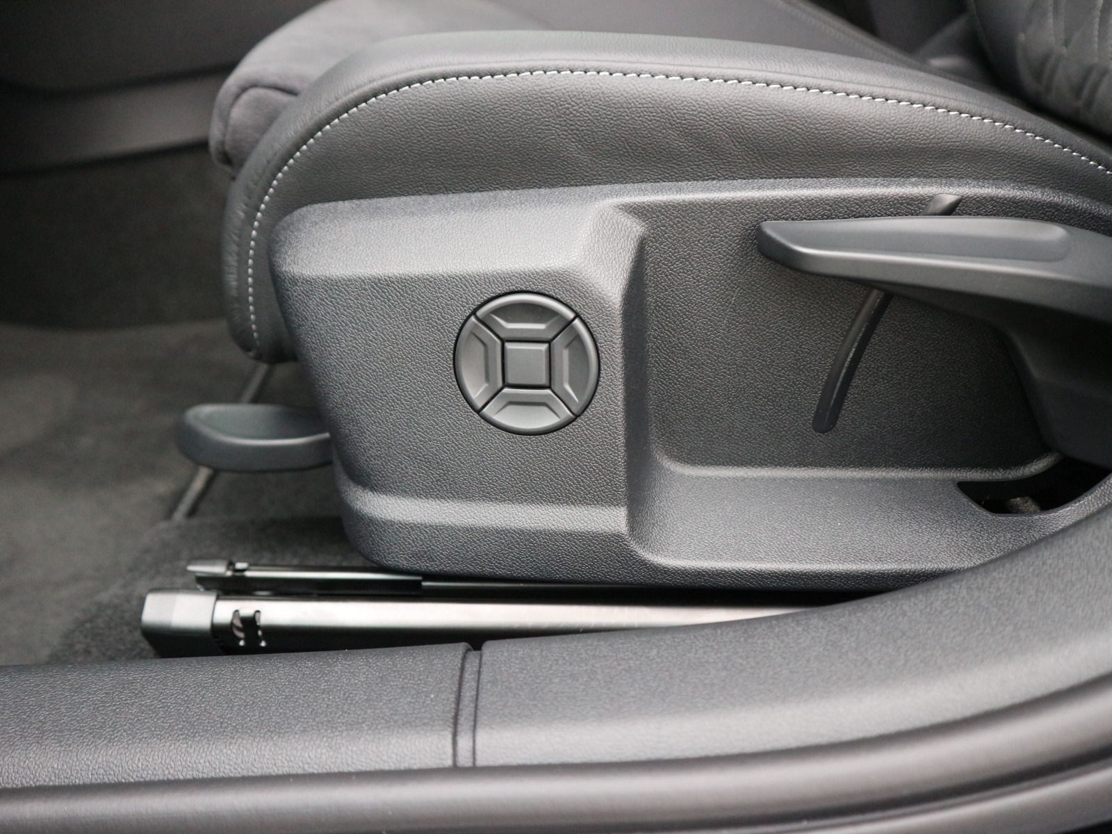 Fahrzeugabbildung Audi A3 Limousine S line 35 TDI S tronic*AHK*NAVI*