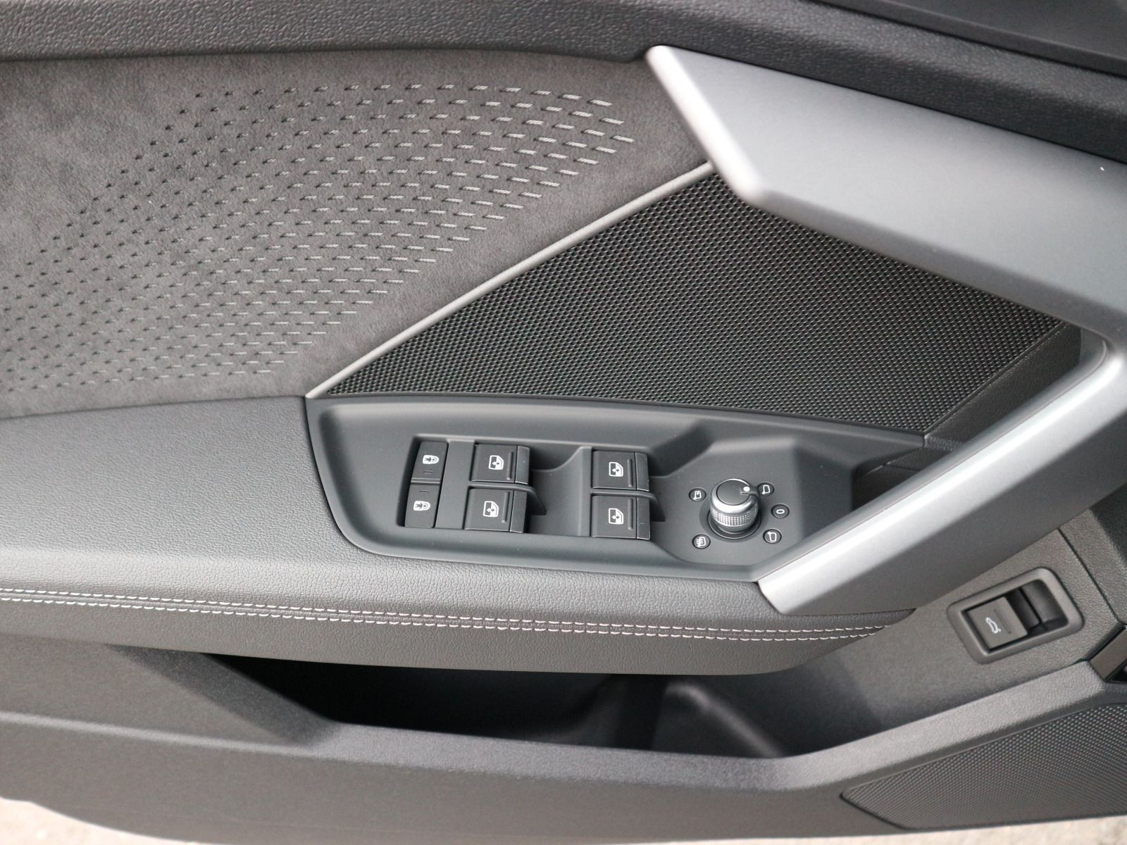 Fahrzeugabbildung Audi A3 Limousine S line 35 TDI S tronic*AHK*NAVI*