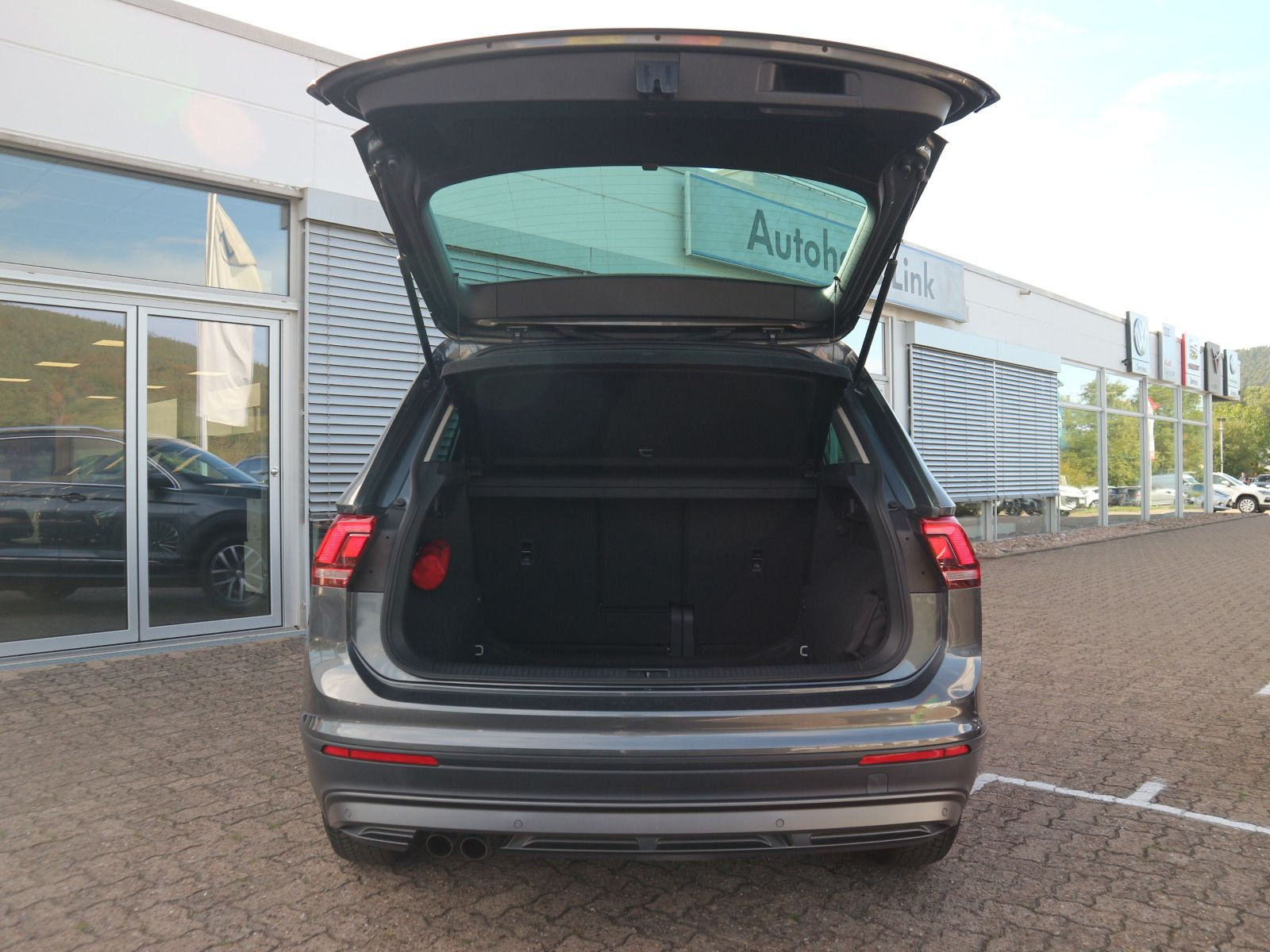 Fahrzeugabbildung Volkswagen Tiguan Comfortline 1.5 TSI DSG ACC NAVI CARPLAY