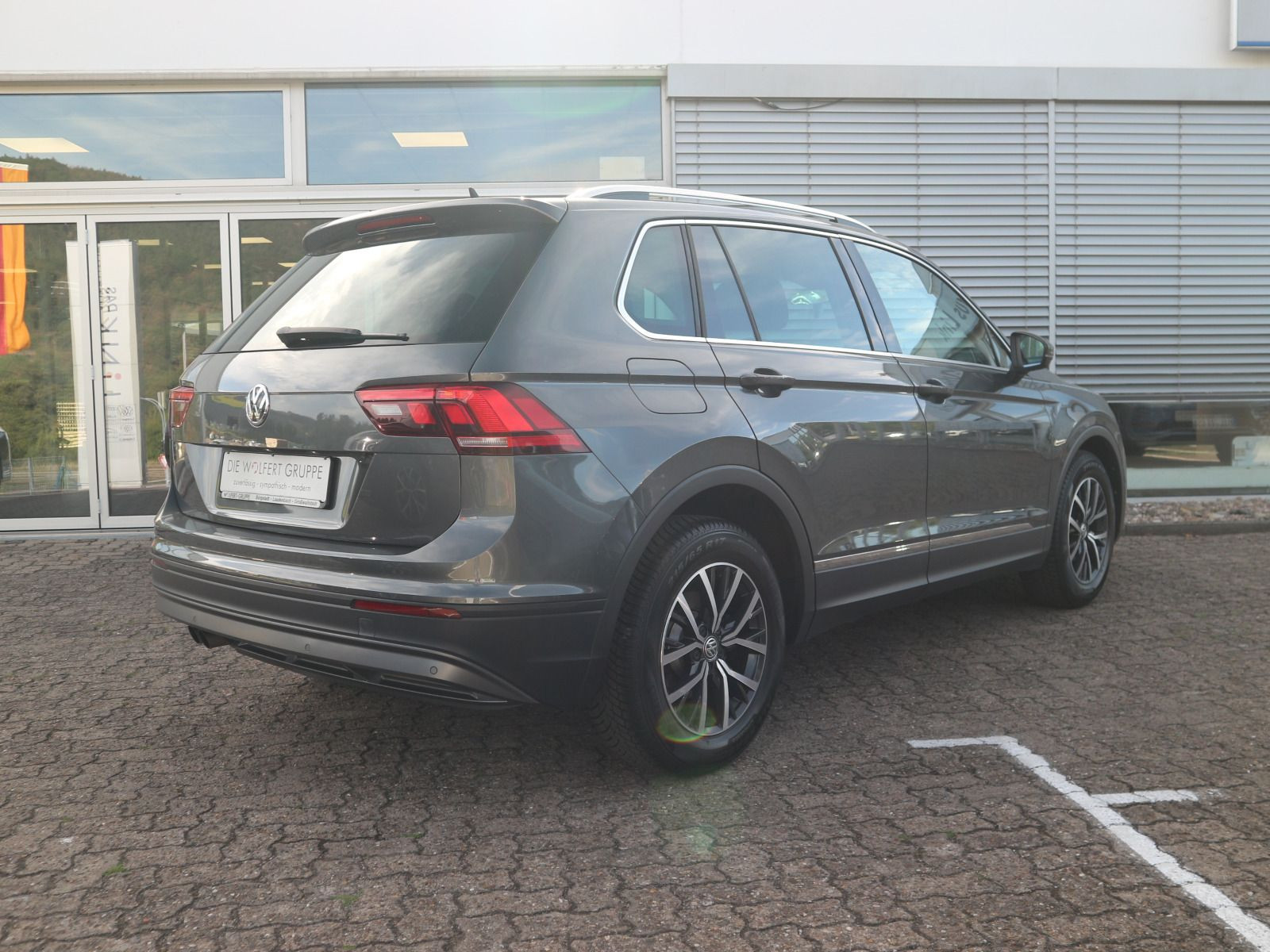 Fahrzeugabbildung Volkswagen Tiguan Comfortline 1.5 TSI DSG ACC NAVI CARPLAY