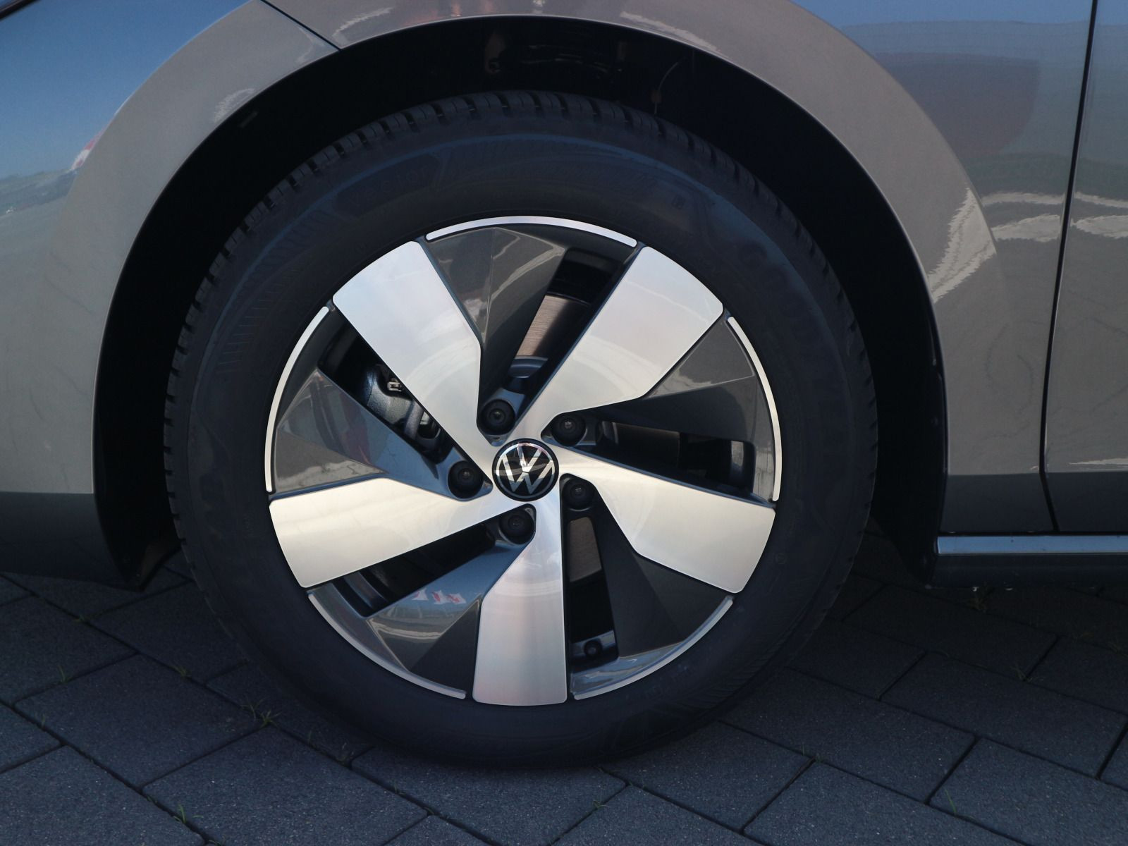 Fahrzeugabbildung Volkswagen Passat Business 2,0 l TDI SCR (150 PS) DSG*AHK*NAVI*GANZJAHRESREIFEN*