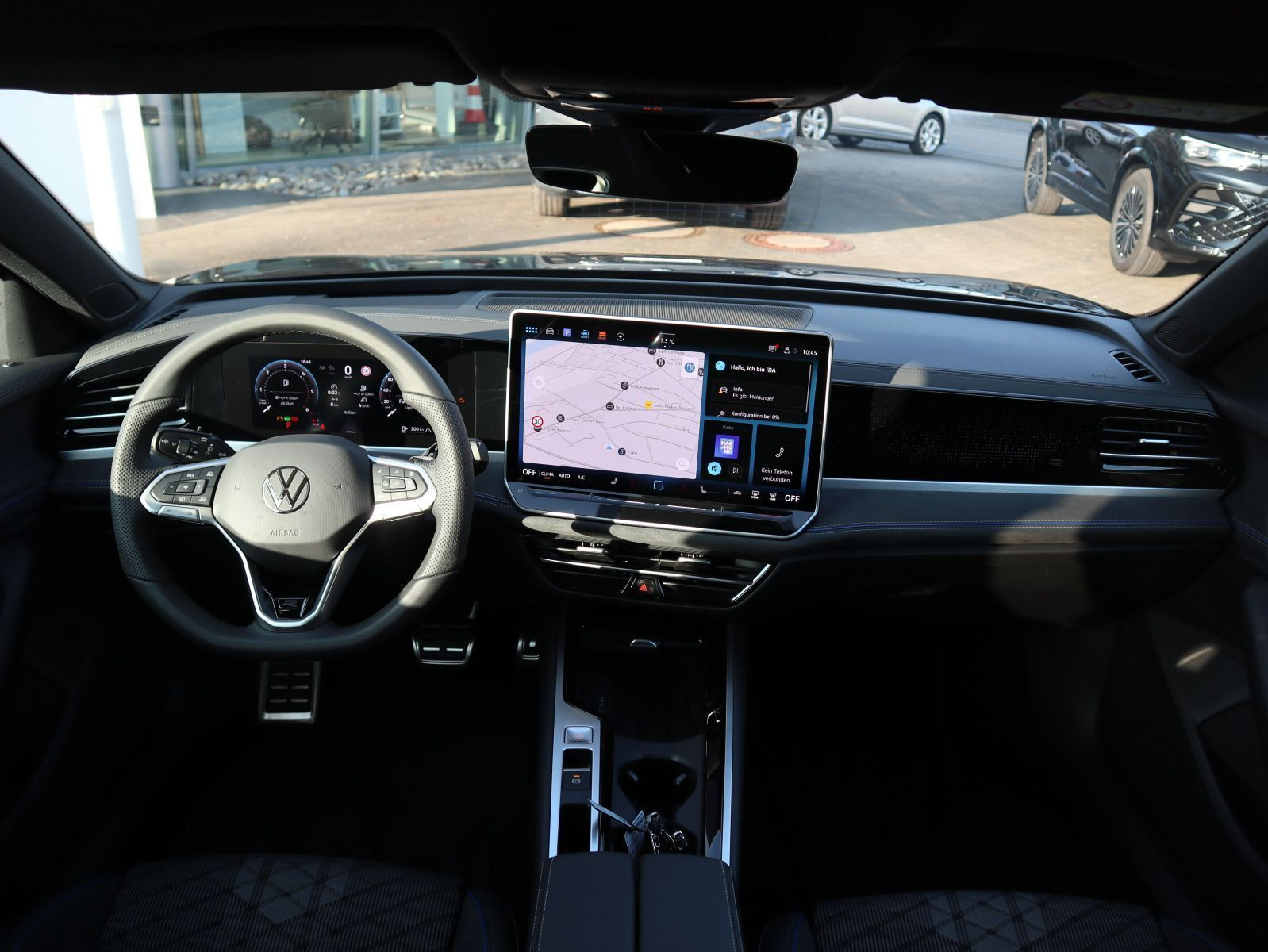 Fahrzeugabbildung Volkswagen Passat R-Line 2,0 TDI SCR (150 PS) DSG *AHK*BLACK STYLE*WINTERRÄDER*NAVI PRO*