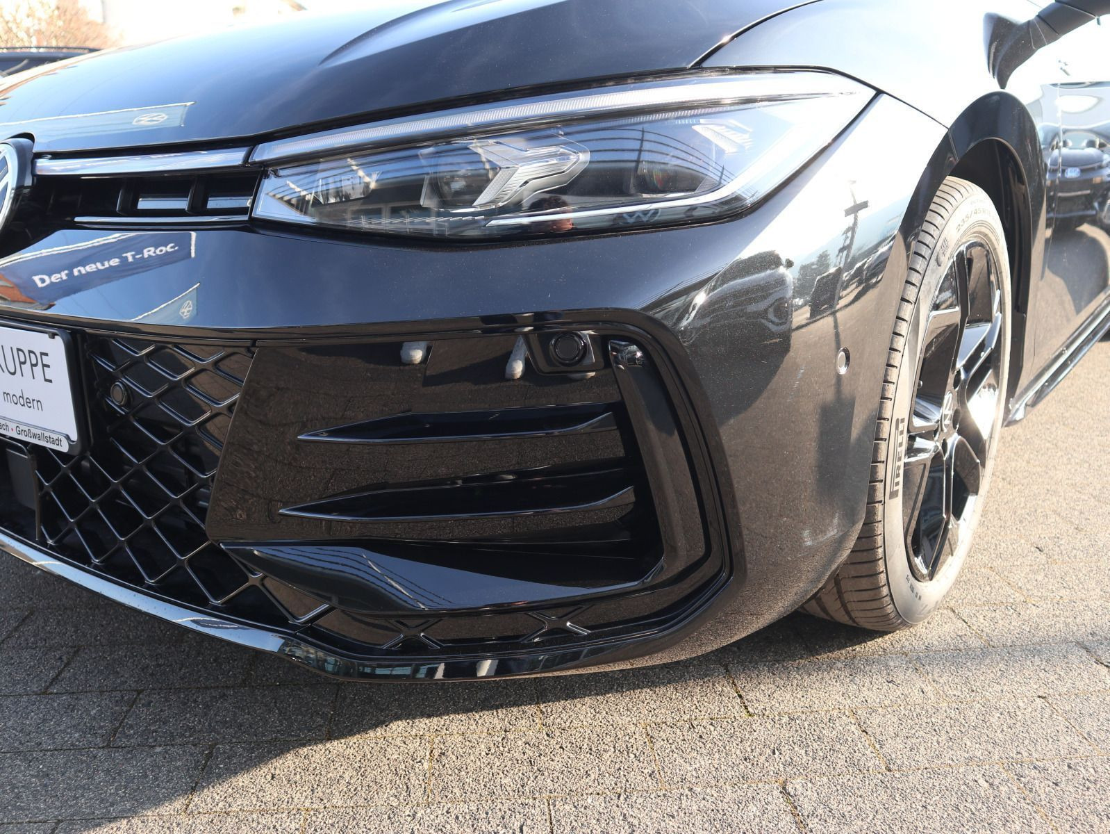 Fahrzeugabbildung Volkswagen Passat R-Line 2,0 TDI SCR (150 PS) DSG *AHK*BLACK STYLE*WINTERRÄDER*NAVI PRO*