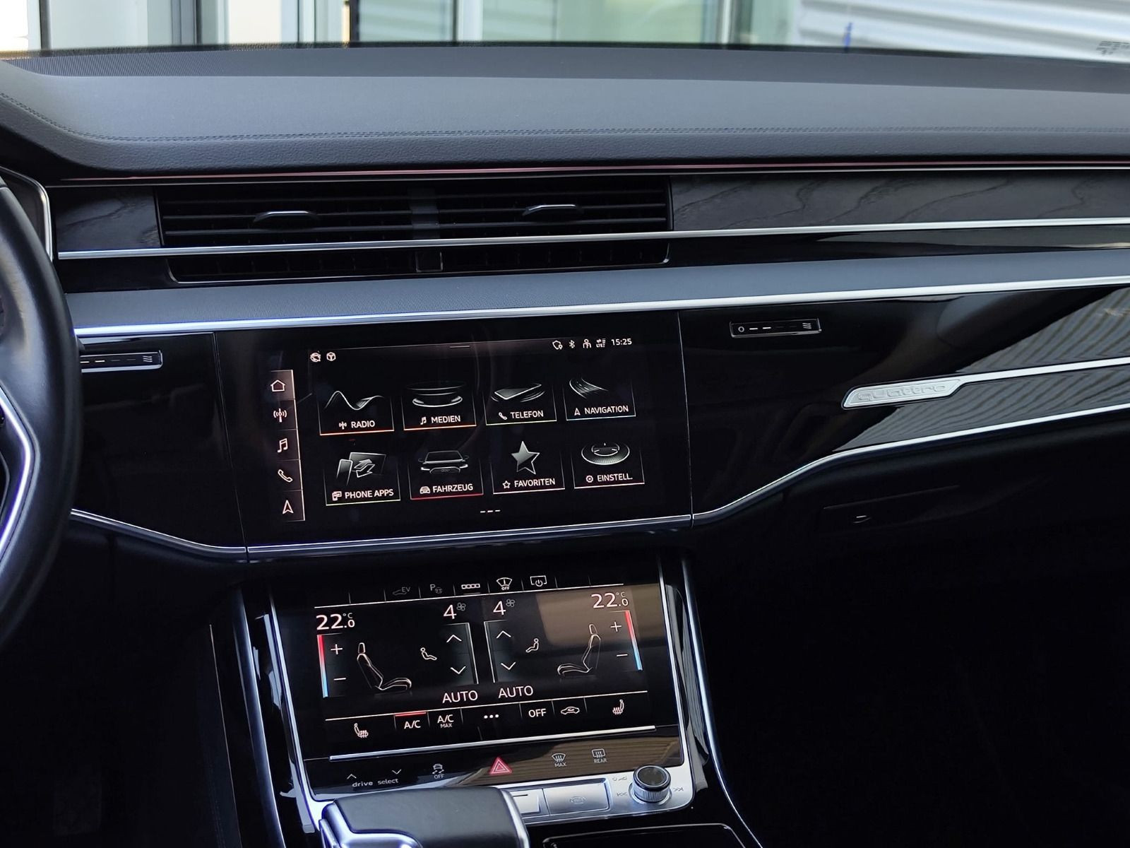 Fahrzeugabbildung Audi A8 60 TFSIe QUATTRO+WINTERRÄDER+HEAD UP+PANORAMA