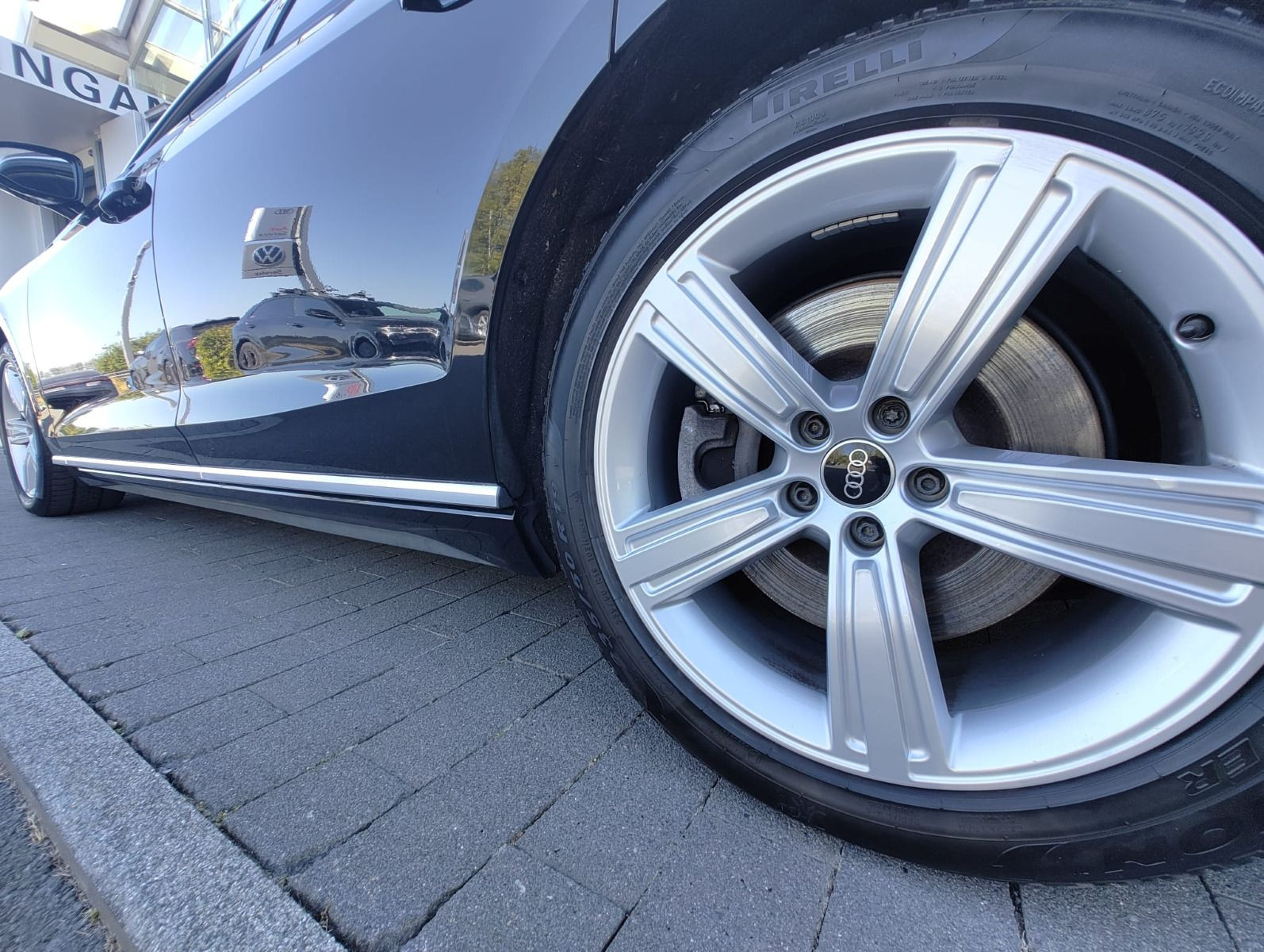 Fahrzeugabbildung Audi A8 60 TFSIe QUATTRO+WINTERRÄDER+HEAD UP+PANORAMA