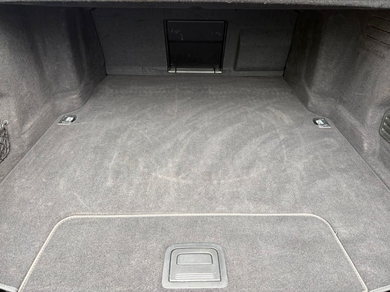 Fahrzeugabbildung Audi A8 60 TFSIe QUATTRO TIPTRONIC+WINTERRÄDE+HEAD UP