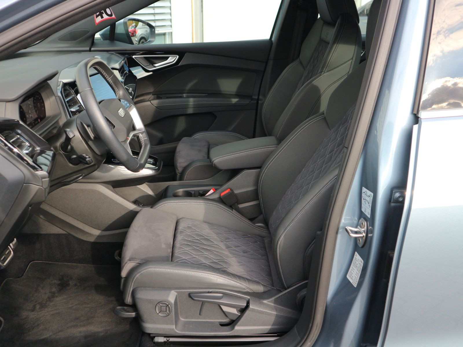 Fahrzeugabbildung Audi Q4 50 e-tron quattro 0,25% MATRIX*HUD*PANO*RFK*SHZ