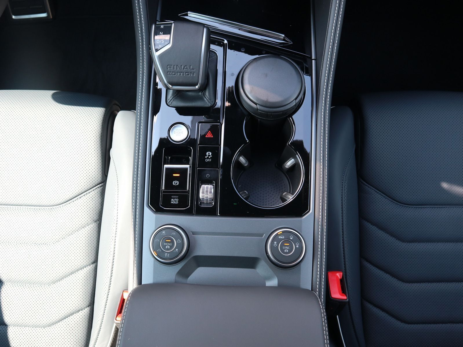 Fahrzeugabbildung Volkswagen Touareg R-Line FINAL EDITION V6 TDI SCR 4MOTION (286 PS) 8-Gang-Automatik*AHK*WINTERRÄDER*PANORAMA*