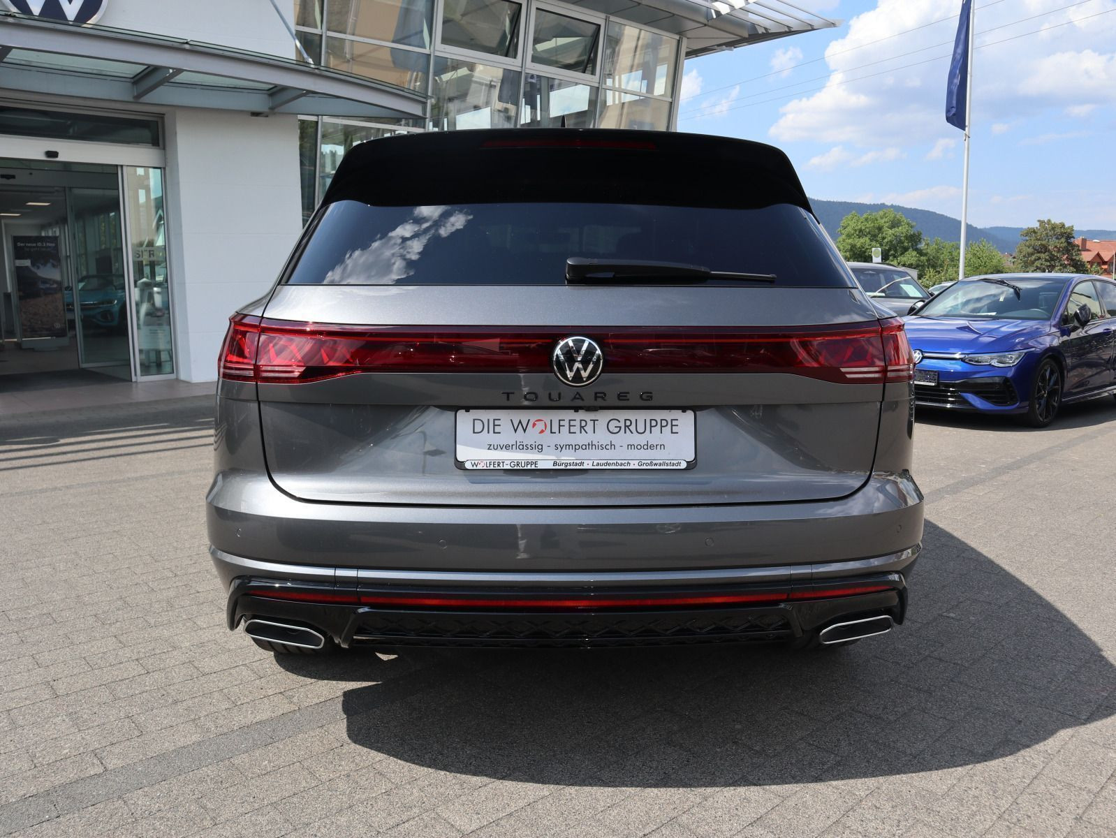 Fahrzeugabbildung Volkswagen Touareg R-Line FINAL EDITION V6 TDI SCR 4MOTION (286 PS) 8-Gang-Automatik*AHK*WINTERRÄDER*PANORAMA*