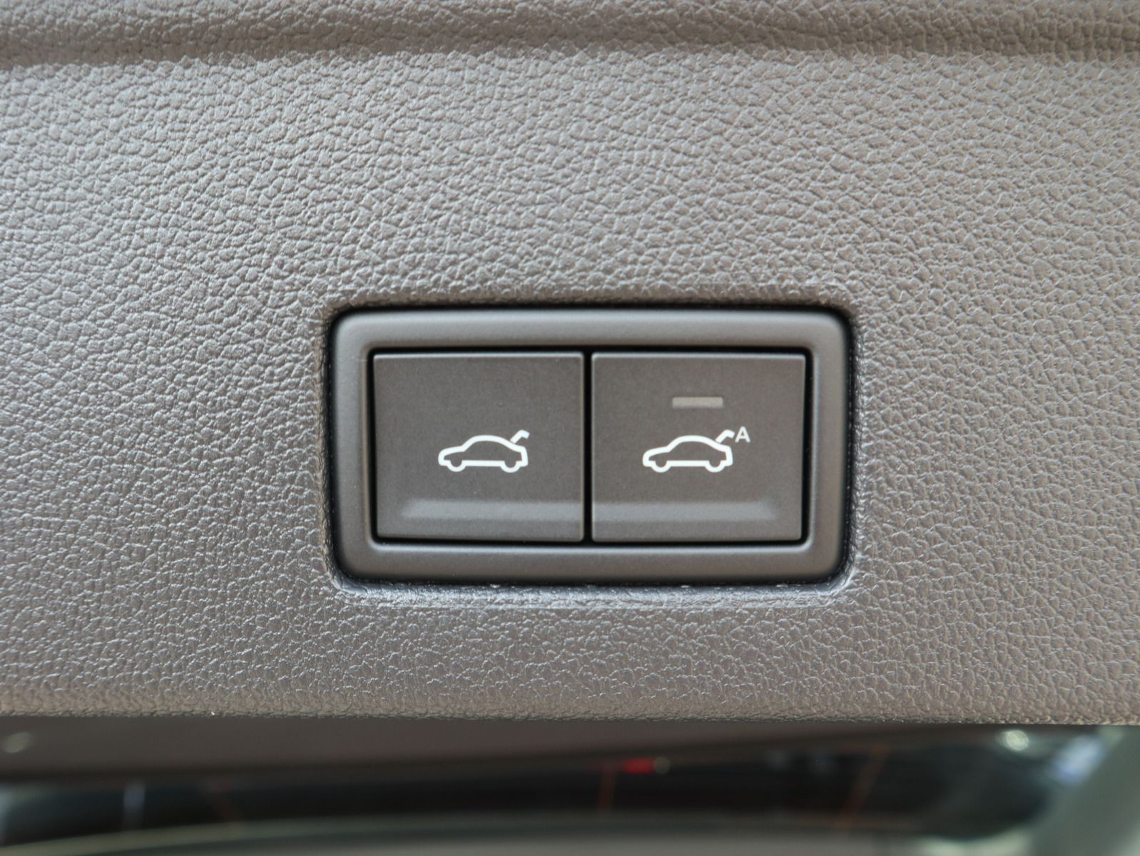 Fahrzeugabbildung Volkswagen Touareg R-Line FINAL EDITION V6 TDI SCR 4MOTION (286 PS) 8-Gang-Automatik*AHK*WINTERRÄDER*PANORAMA*