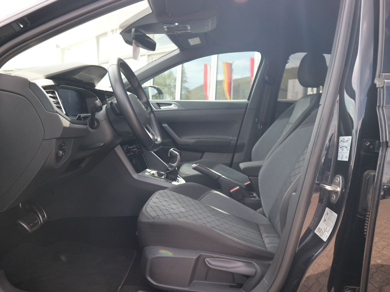 Fahrzeugabbildung Volkswagen Taigo R-Line 1.0 TSI DSG AHK MATRIX ACC NAVI CARPLAY