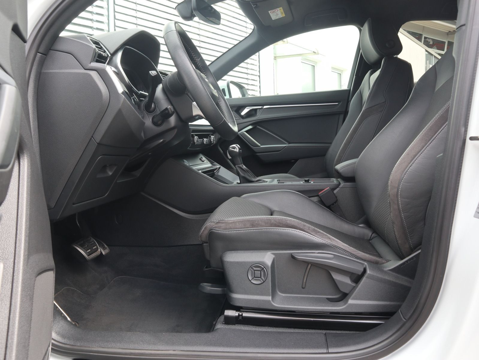 Fahrzeugabbildung Audi Q3 Sportback S line 45 TFSI quattro S tronic AHK*RFK