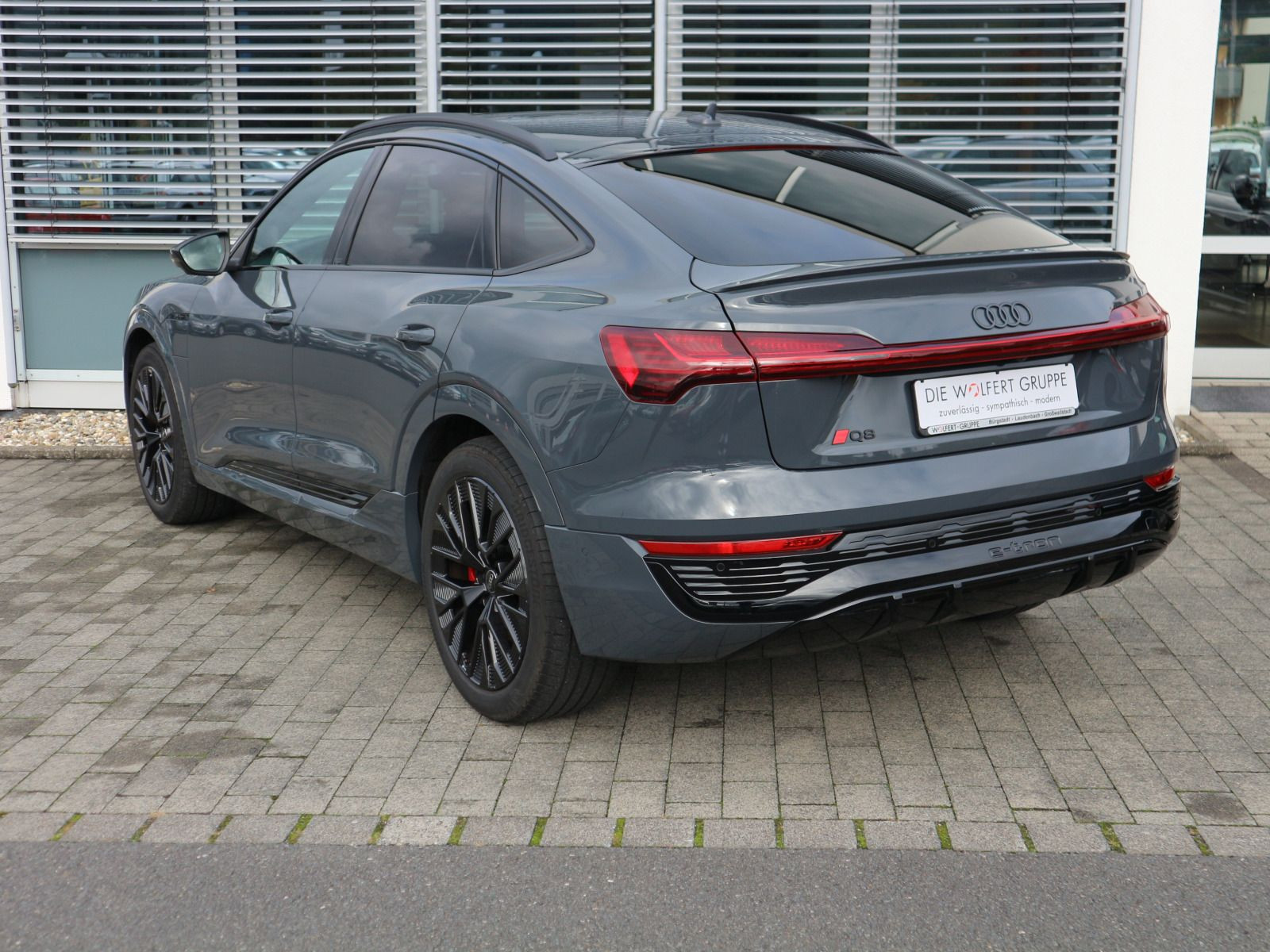 Fahrzeugabbildung Audi Q8 e-tron Sportback 55 quattro S line MATRIX*HUD*PANO*CARPLAY