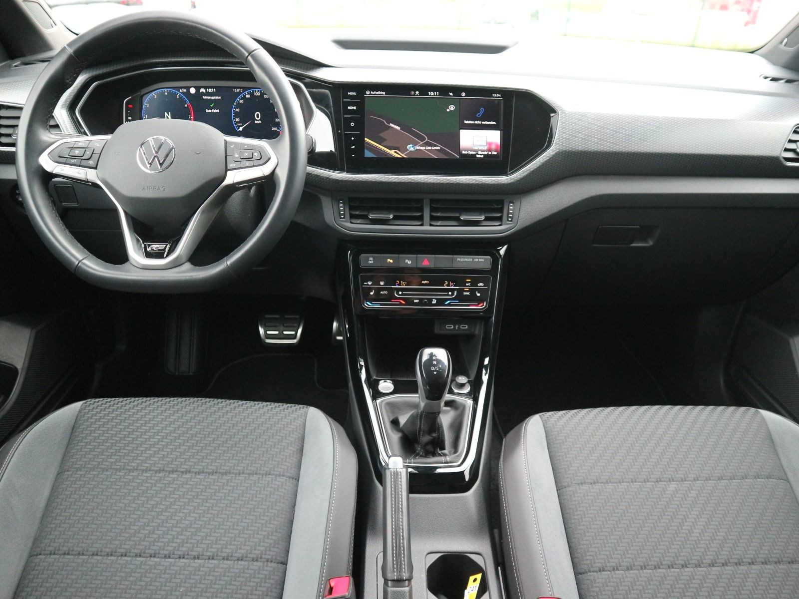 Fahrzeugabbildung Volkswagen T-Cross R-Line 1.5 TSI DSG NAVI ACC RFK KEYLESS