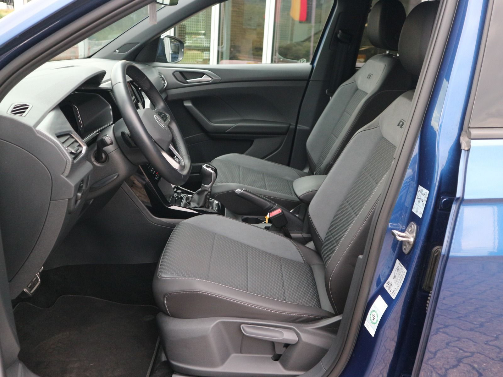 Fahrzeugabbildung Volkswagen T-Cross R-Line 1.5 TSI DSG NAVI ACC RFK KEYLESS