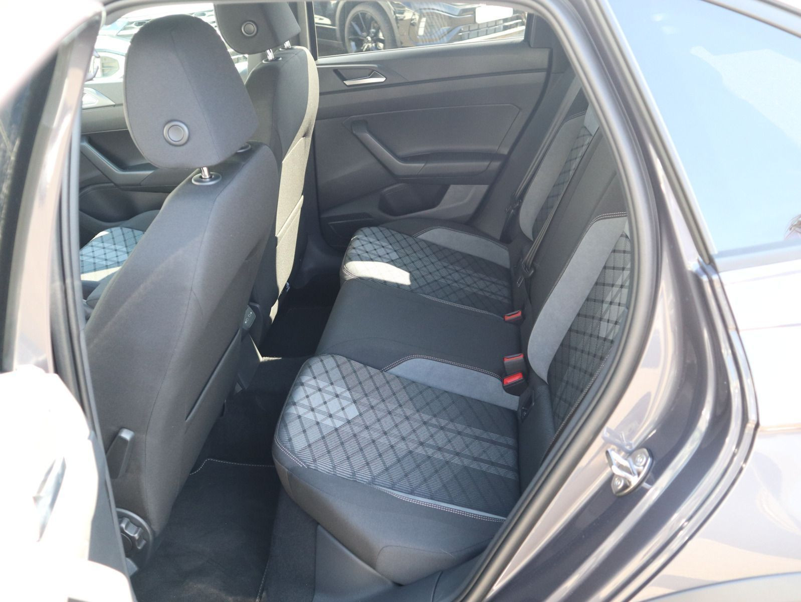 Fahrzeugabbildung Volkswagen Taigo R-Line 1,5 TSI OPF (150 PS) DSG *WINTERRÄDER*KAMERA*NAVI*